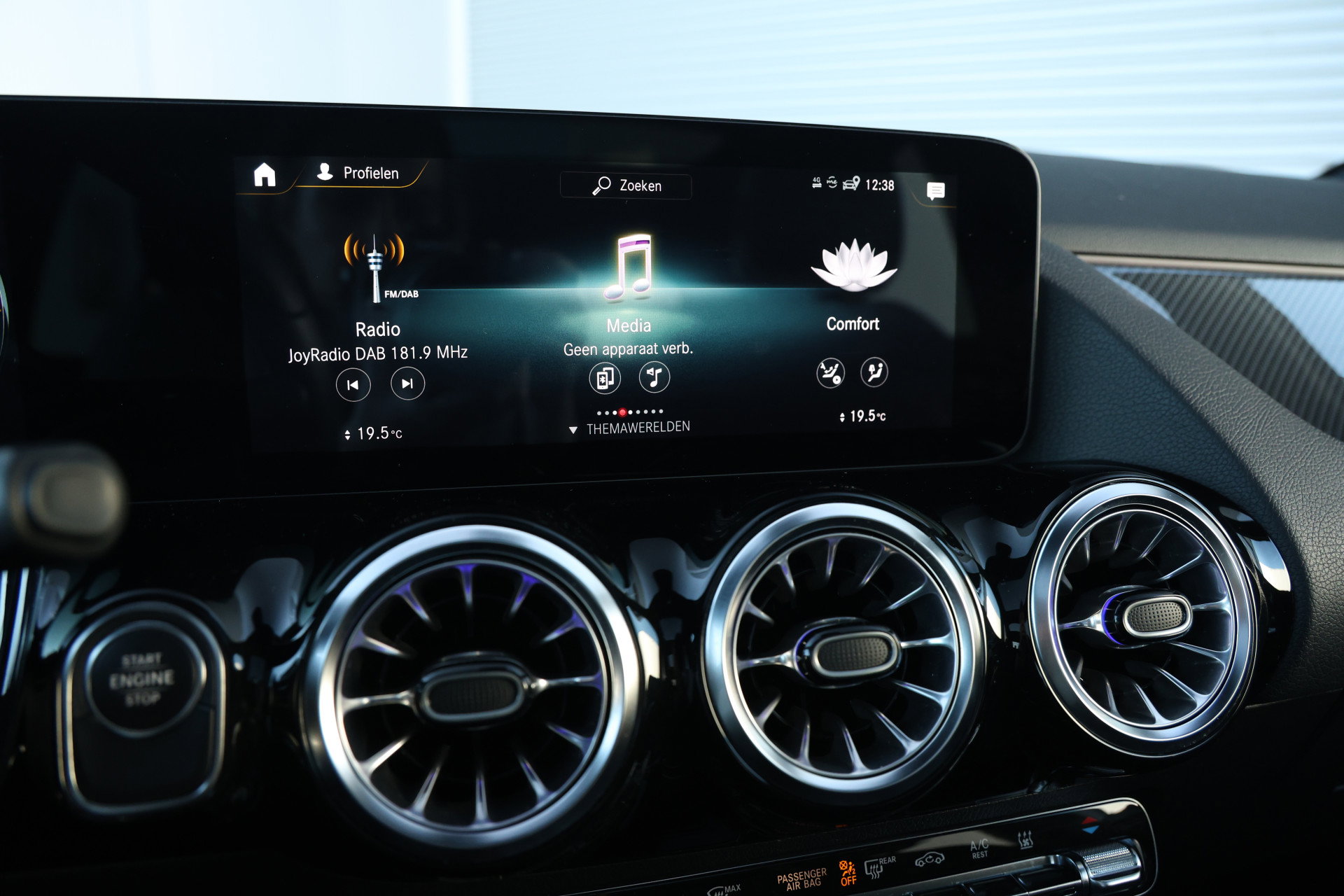 Mercedes-Benz GLA - 31