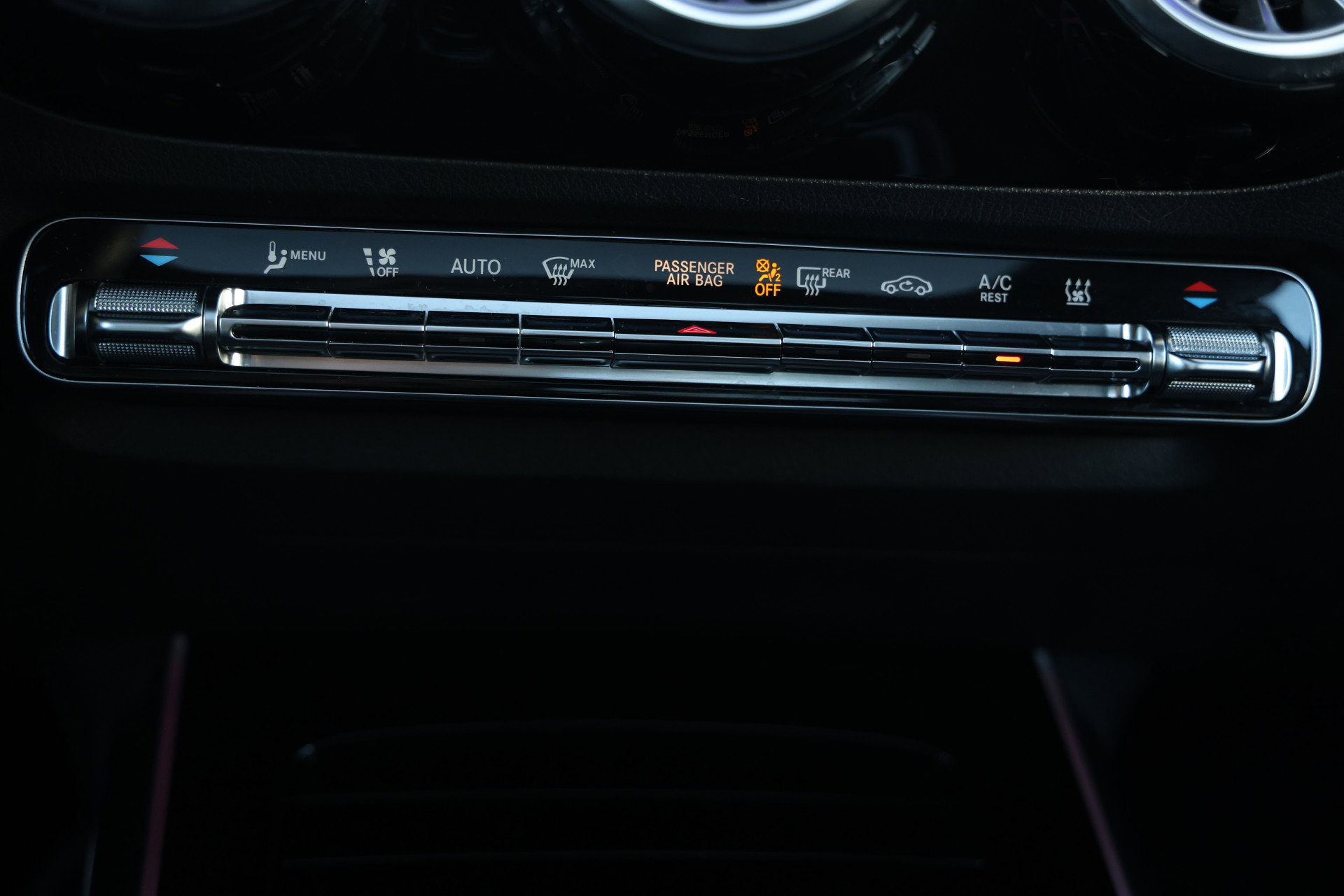 Mercedes-Benz GLA - 33