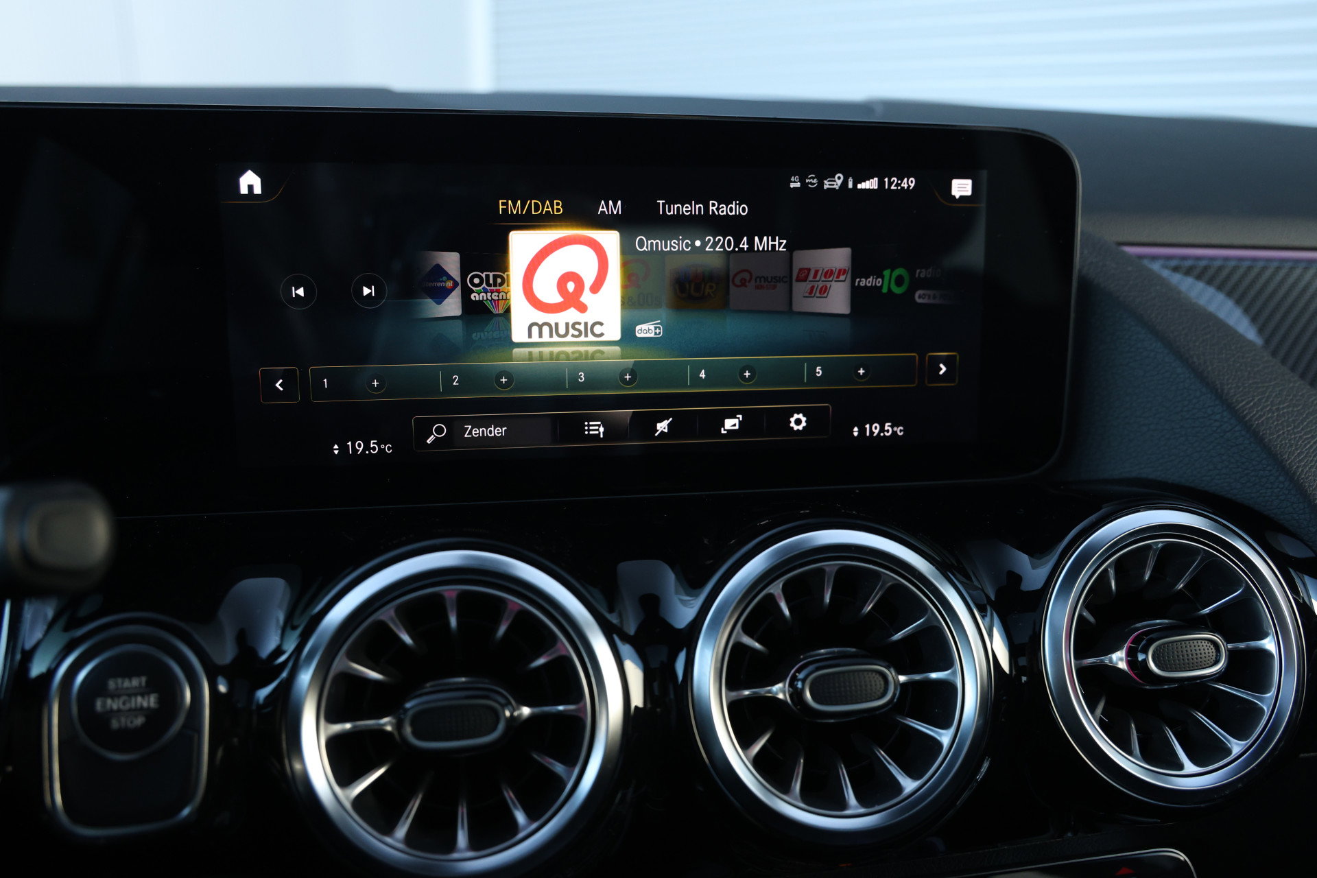 Mercedes-Benz GLA - 39