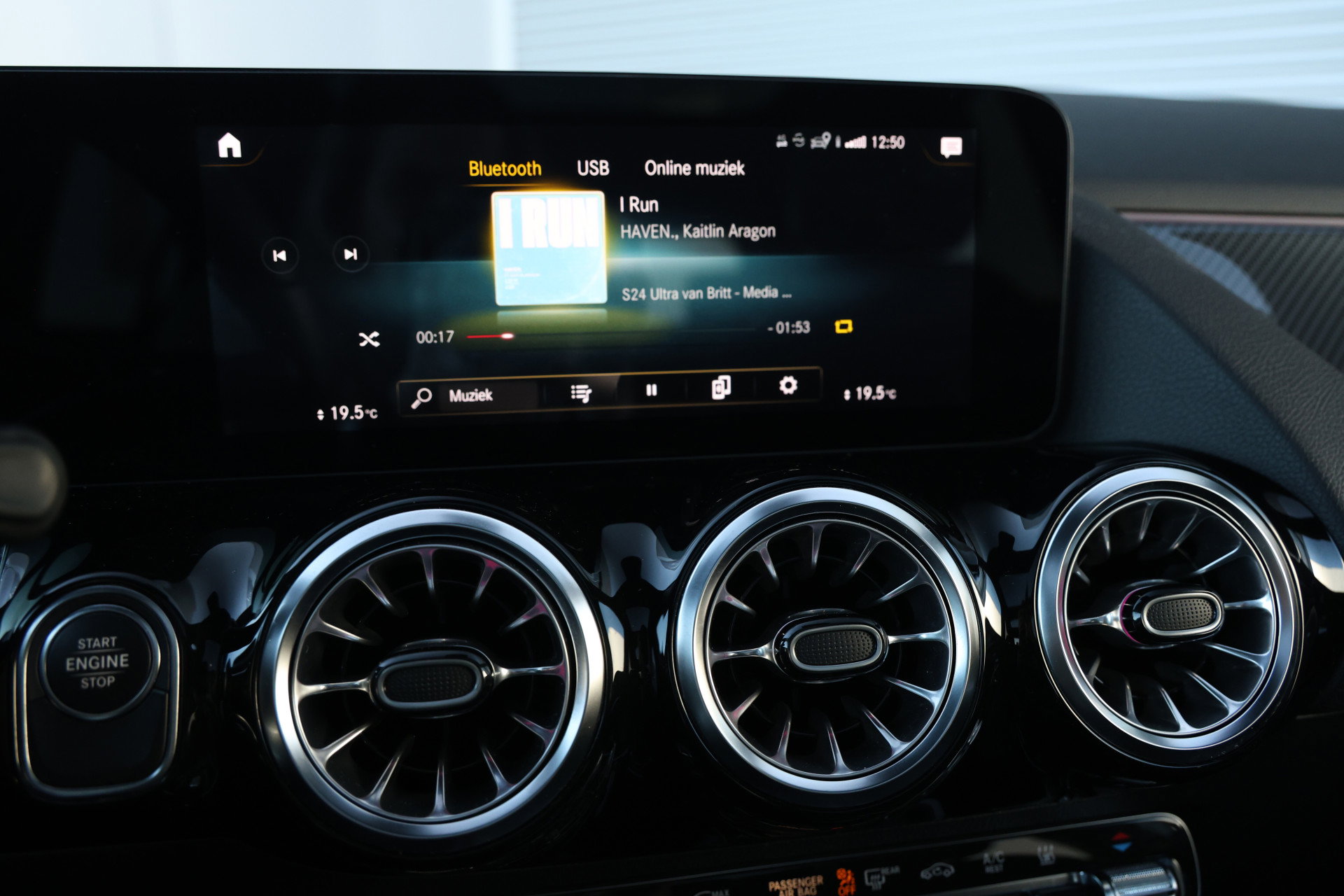 Mercedes-Benz GLA - 41