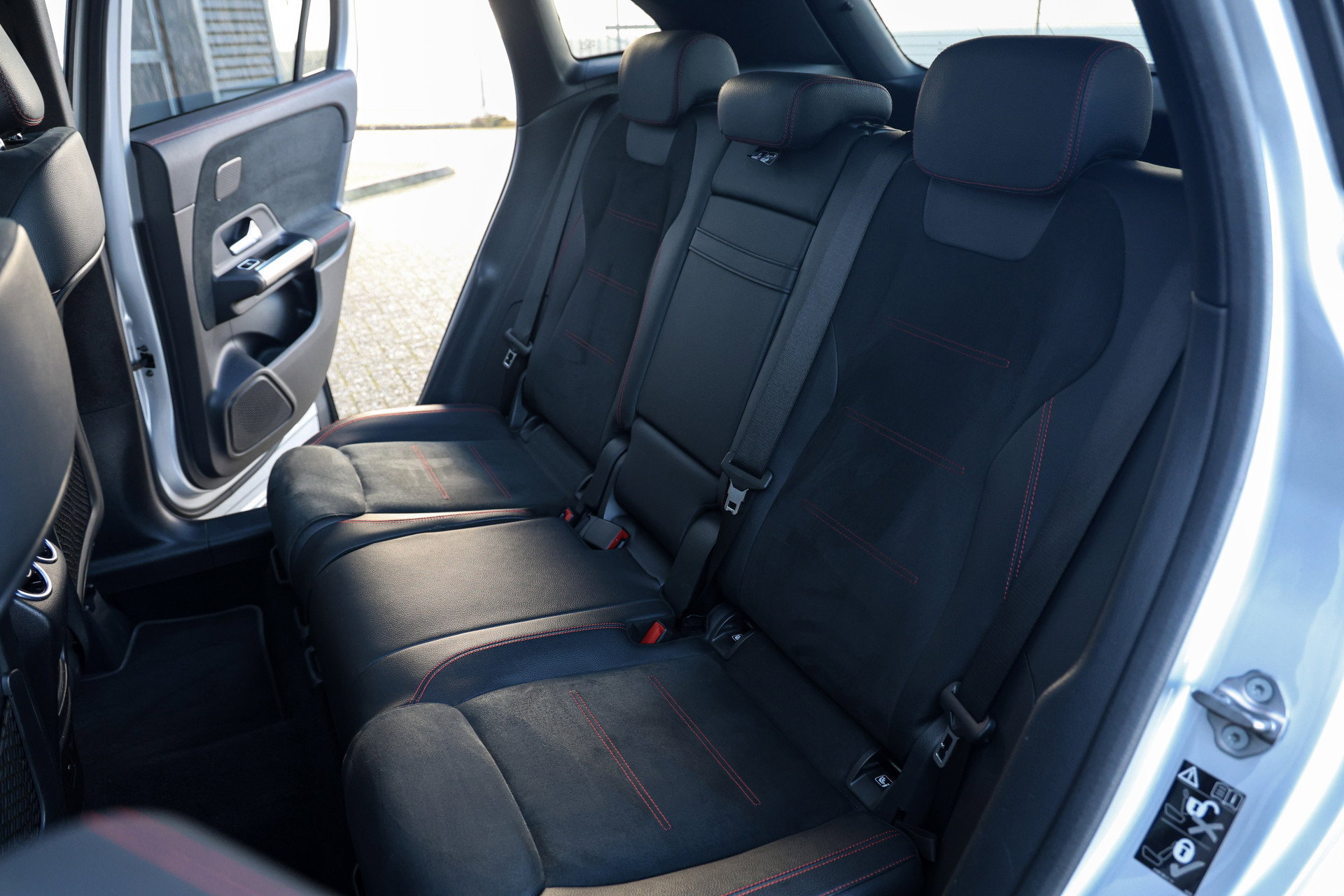 Mercedes-Benz GLA - 51