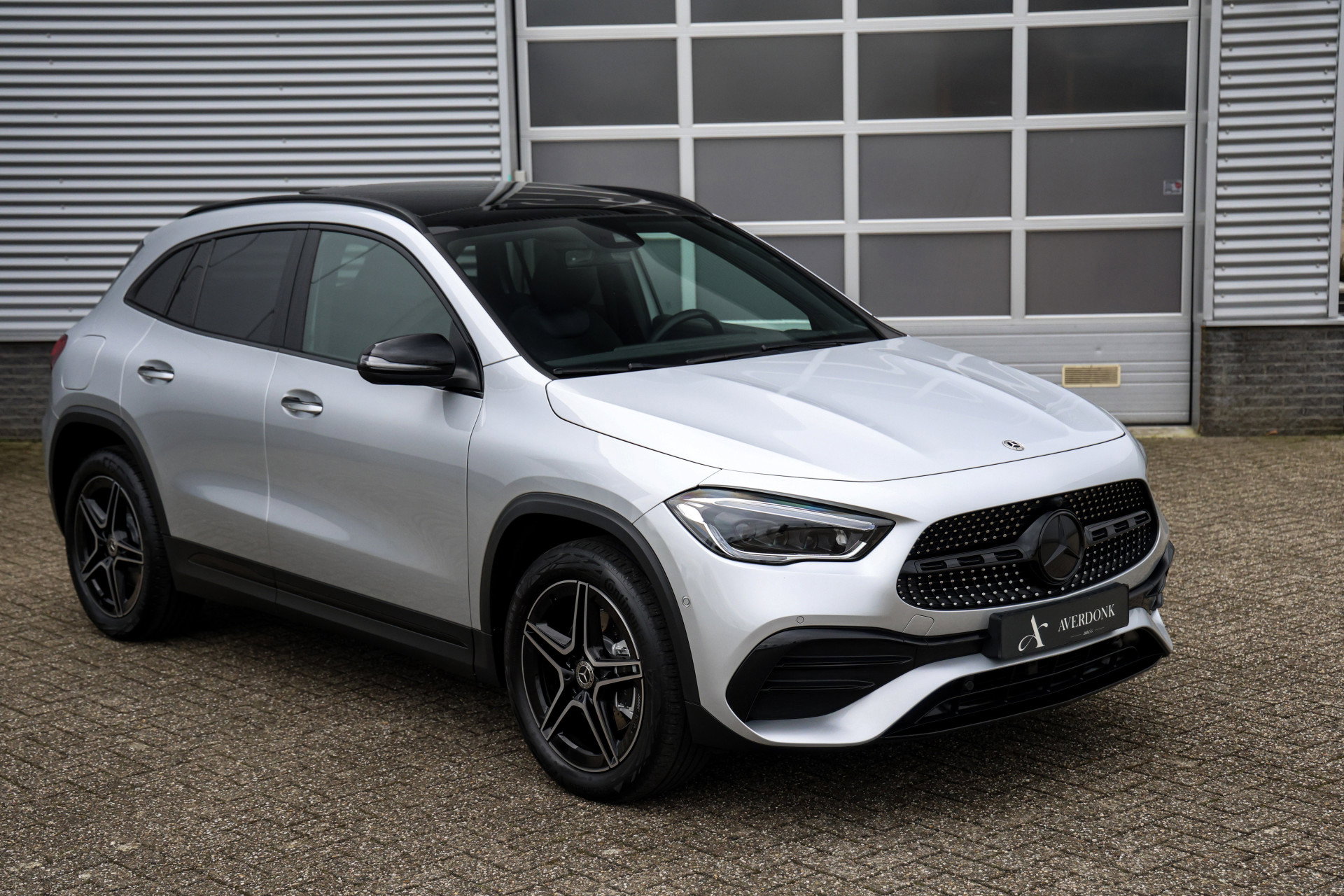 Mercedes-Benz GLA - 12