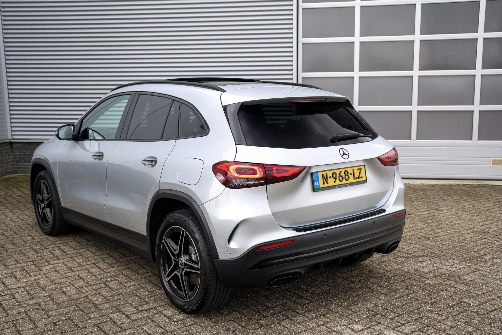 Mercedes-Benz GLA - 10