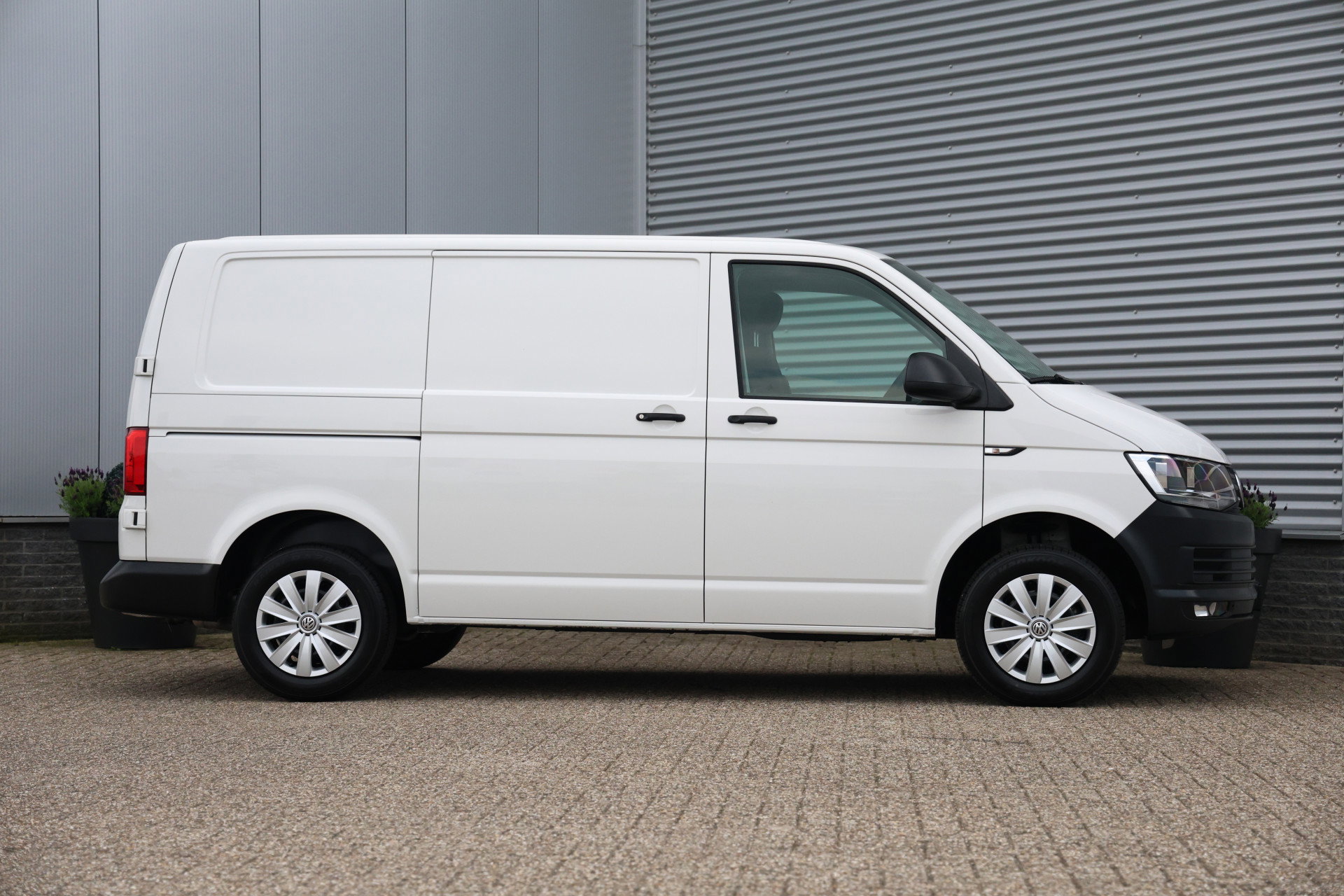 Volkswagen Transporter - 1