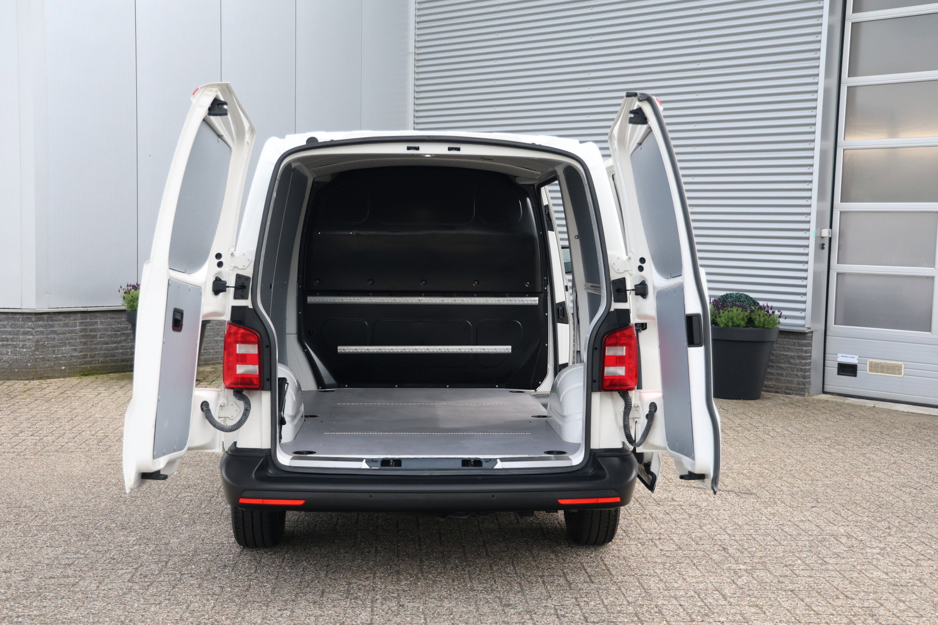Volkswagen Transporter - 21