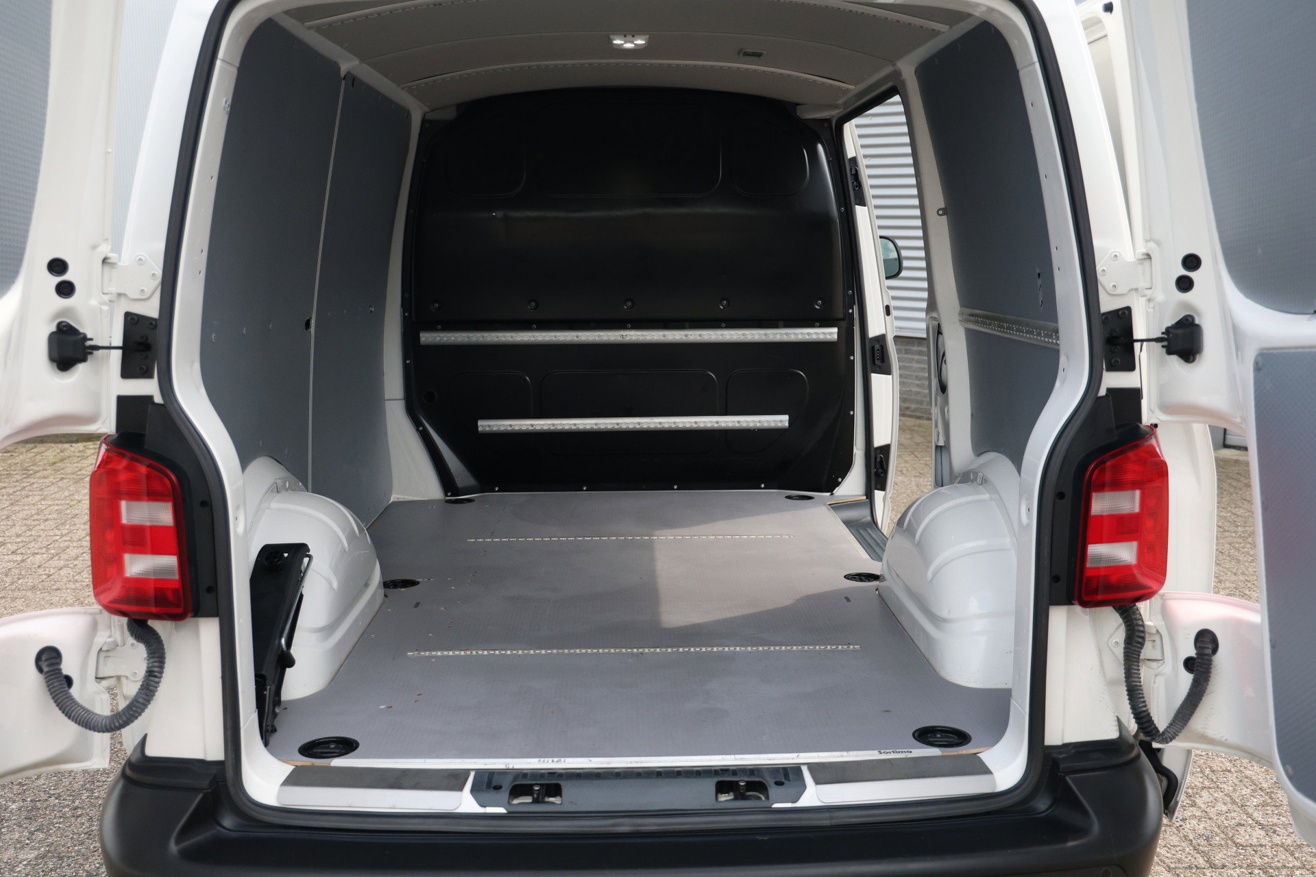 Volkswagen Transporter - 22