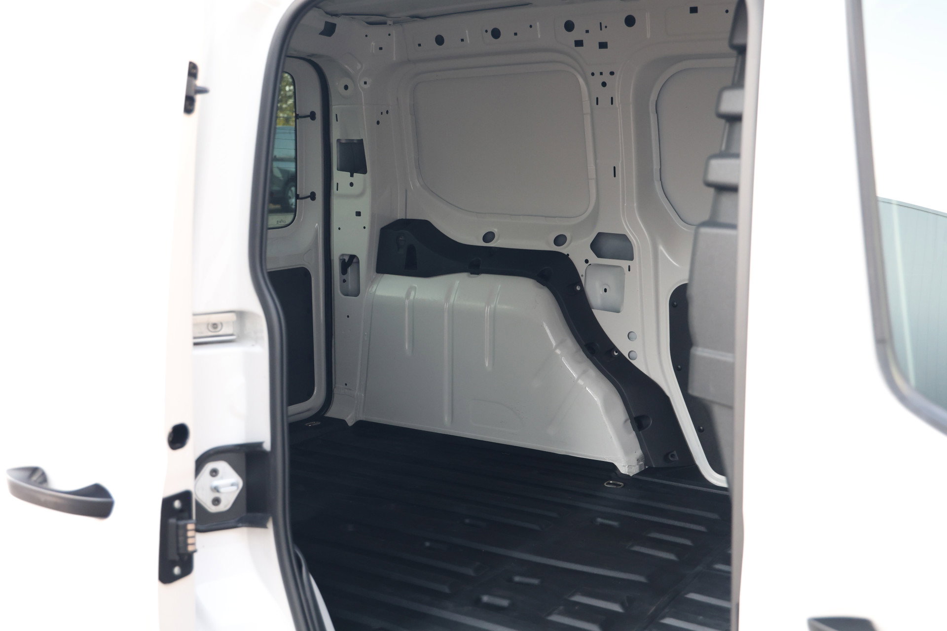 Volkswagen Caddy Cargo - 13