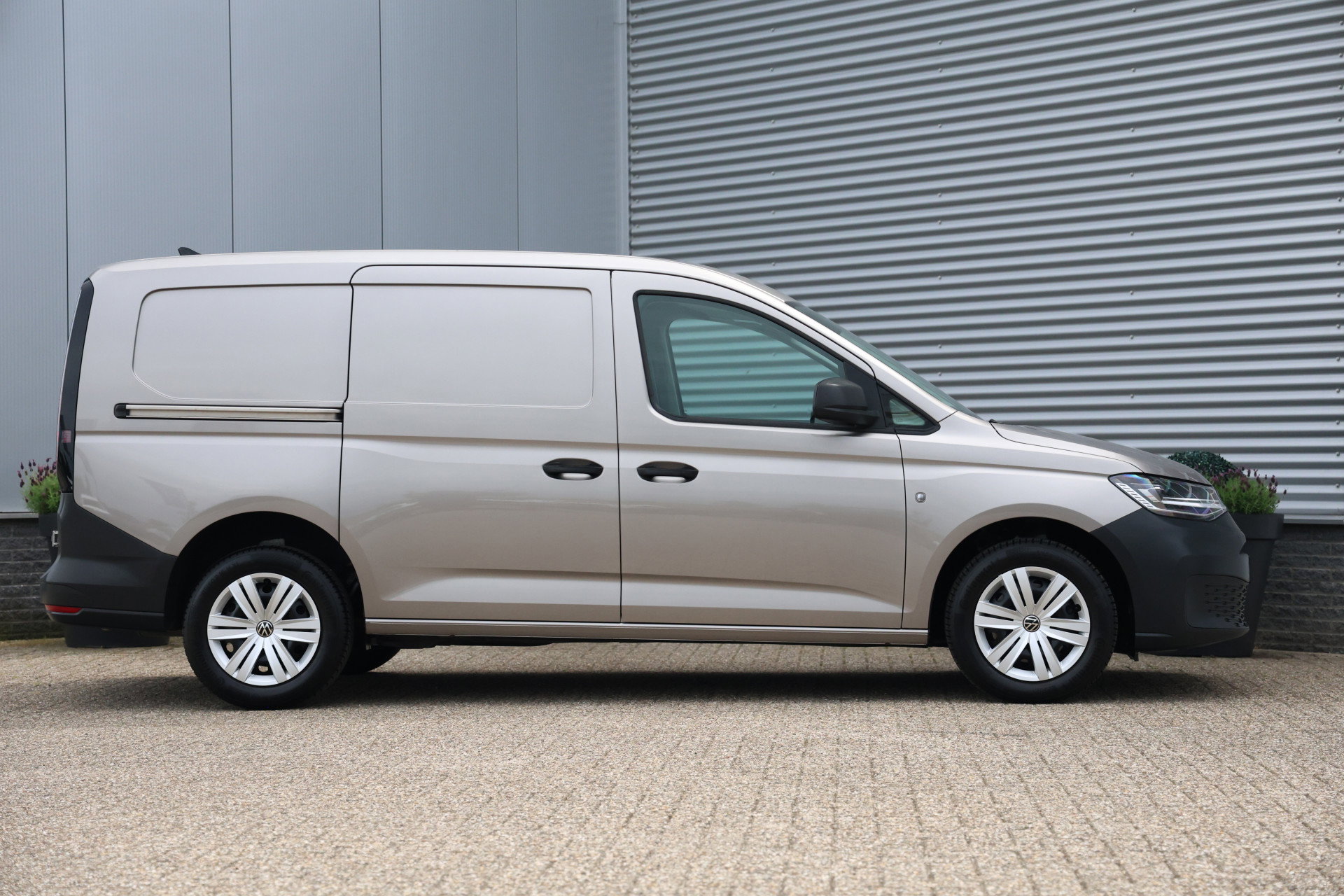 Volkswagen Caddy Cargo Maxi - 1
