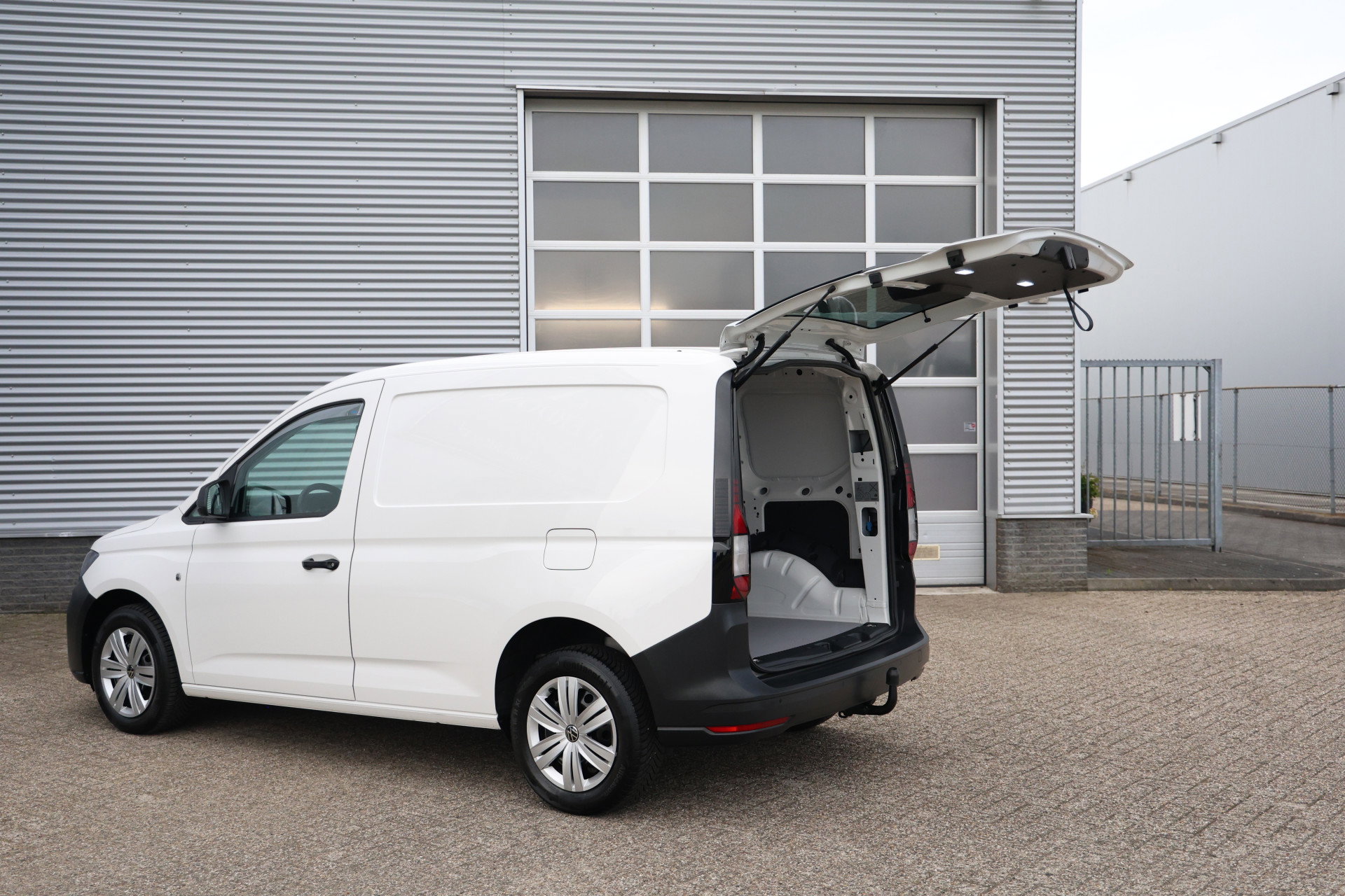 Volkswagen Caddy Cargo - 21