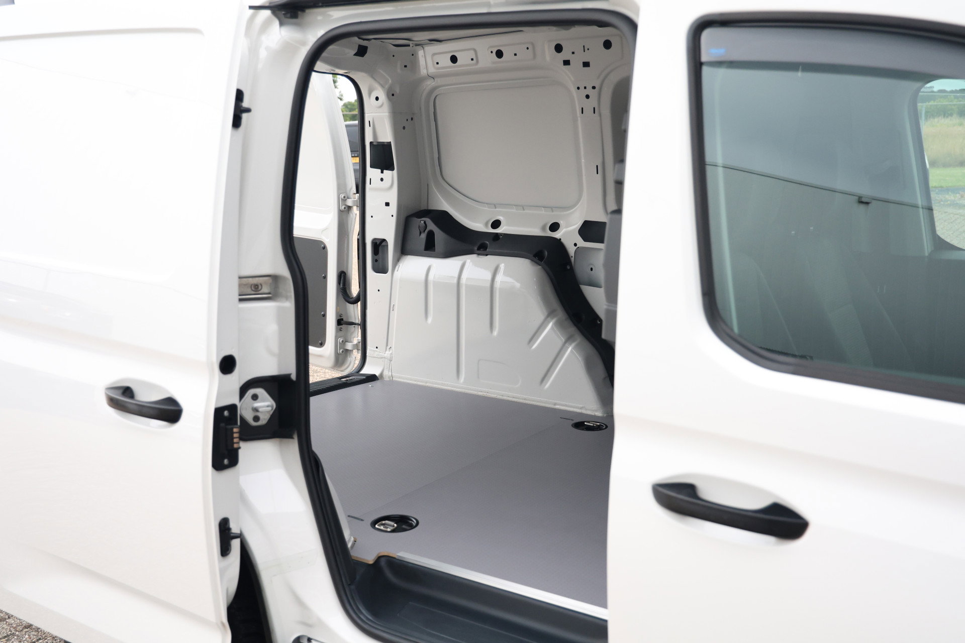 Volkswagen Caddy Cargo - 21