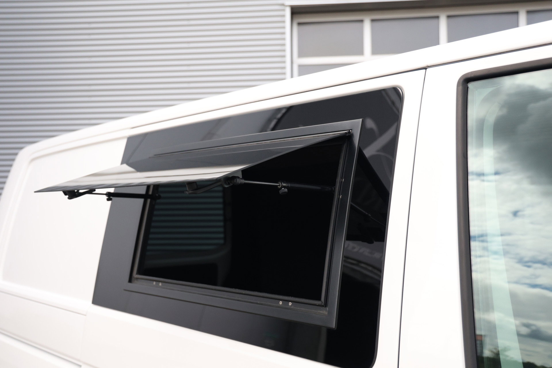 Volkswagen Transporter - 11