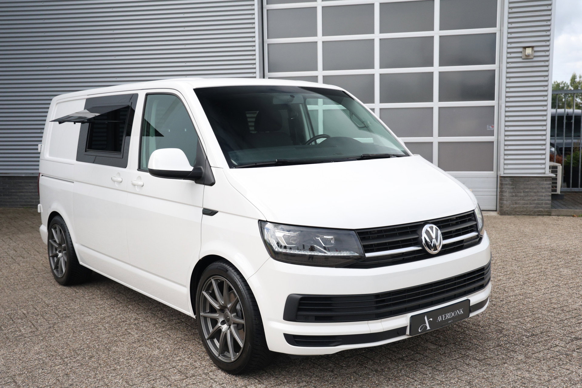 Volkswagen Transporter - 12