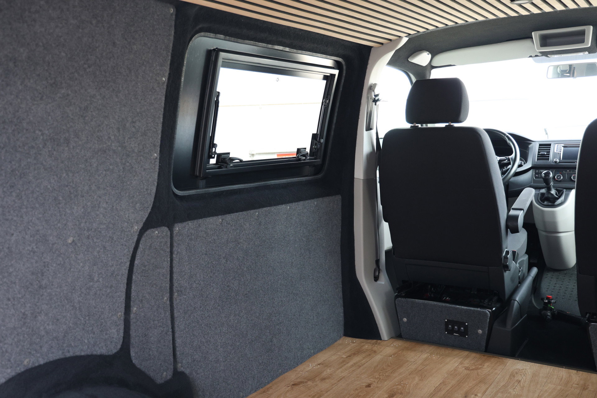 Volkswagen Transporter - 24