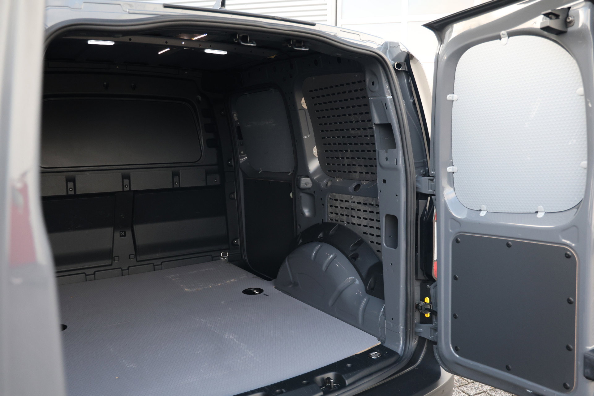 Volkswagen Caddy Cargo - 19