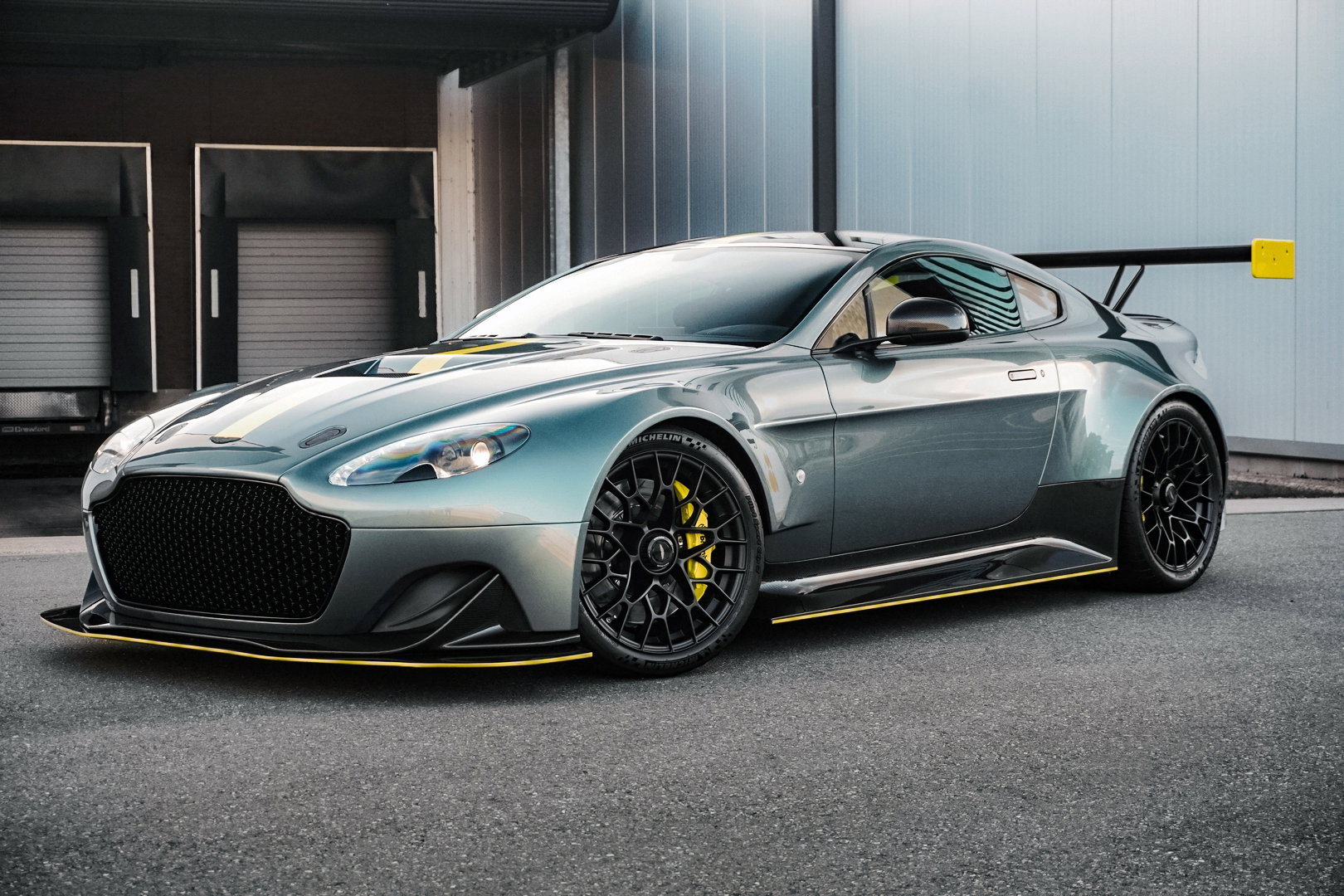 Aston Martin Vantage AMR Pro