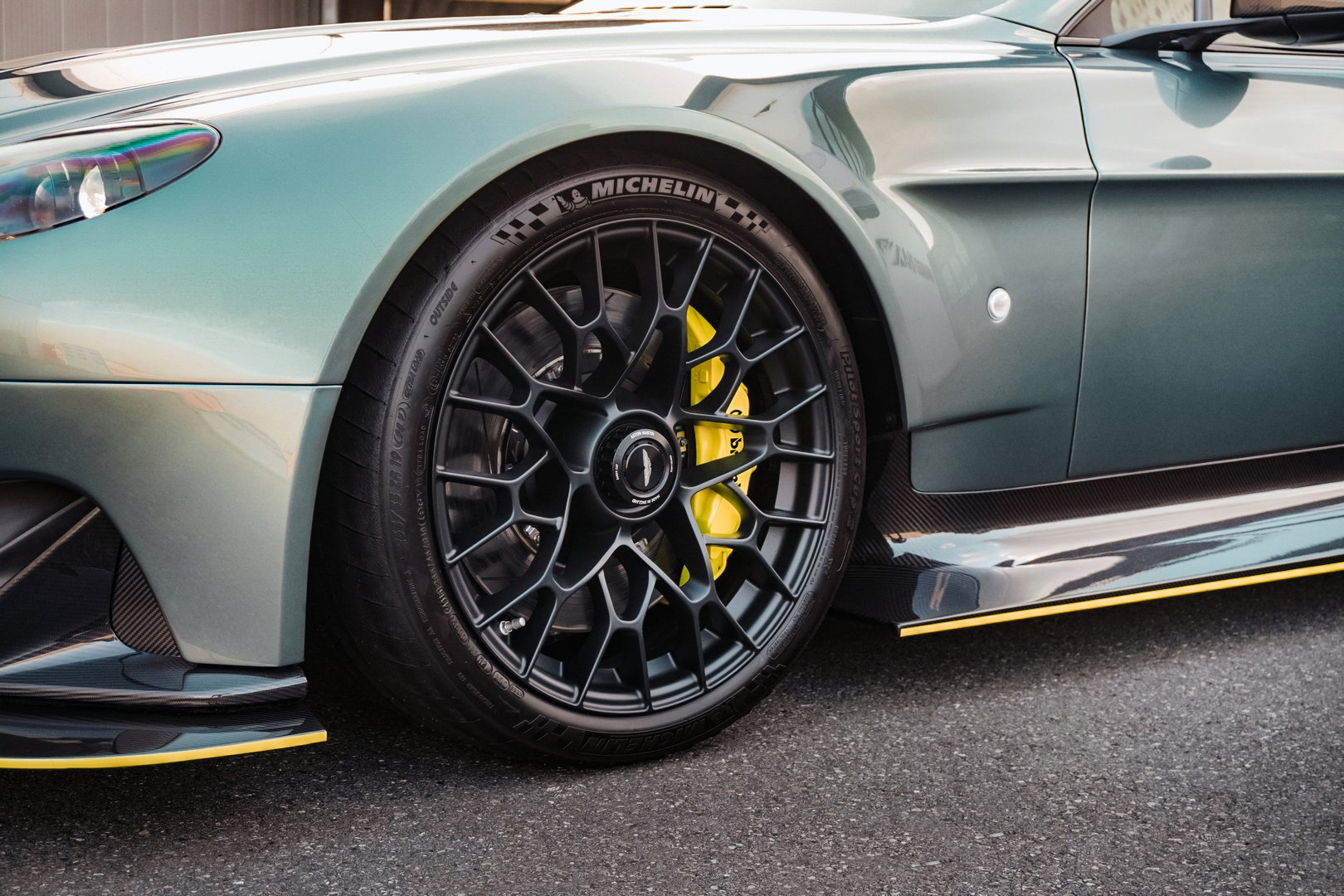 Aston Martin Vantage AMR Pro