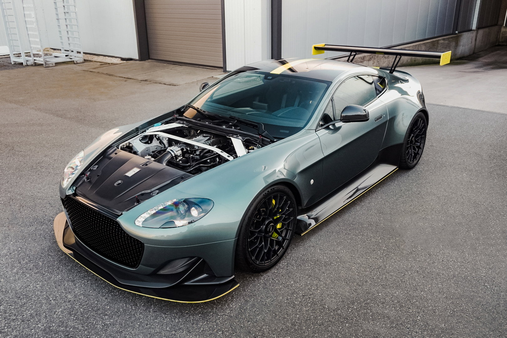 Aston Martin Vantage AMR Pro