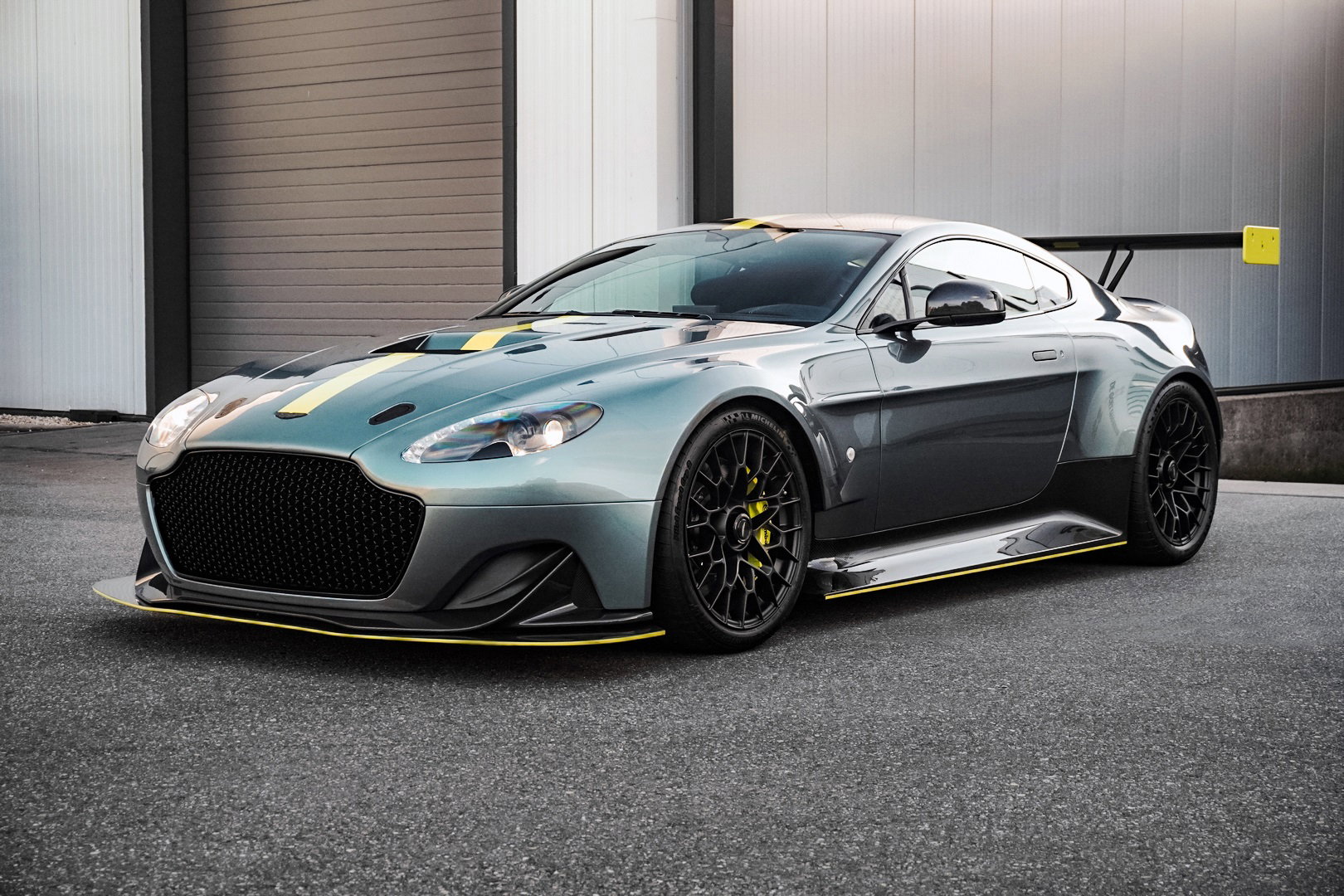Aston Martin Vantage AMR Pro