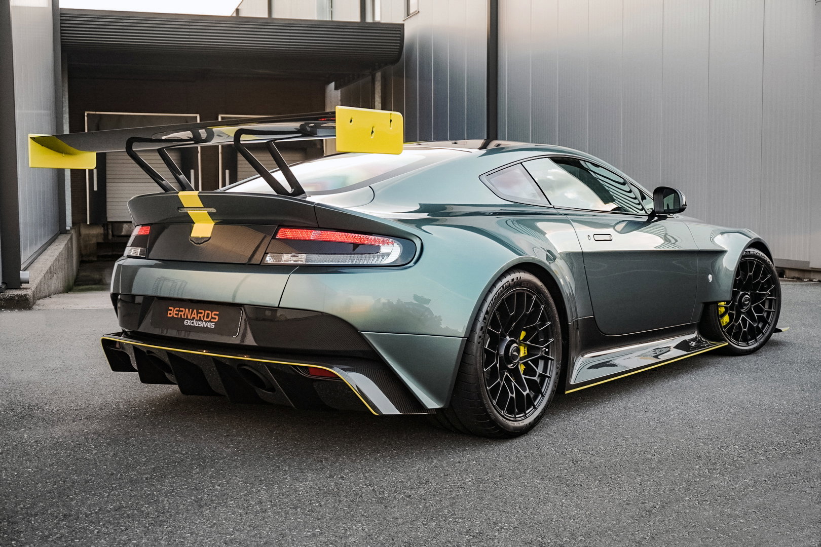 Aston Martin Vantage AMR Pro