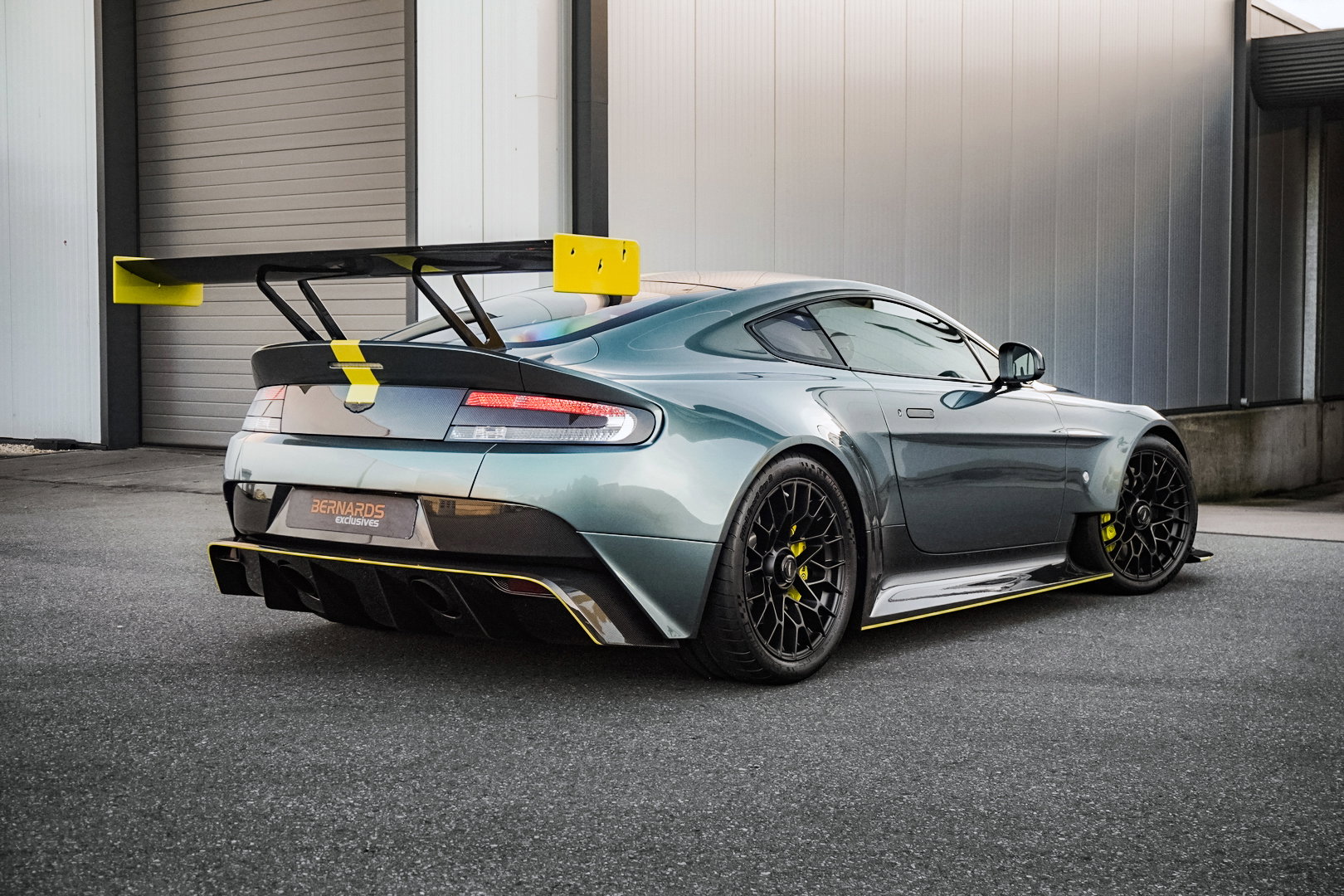 Aston Martin Vantage AMR Pro