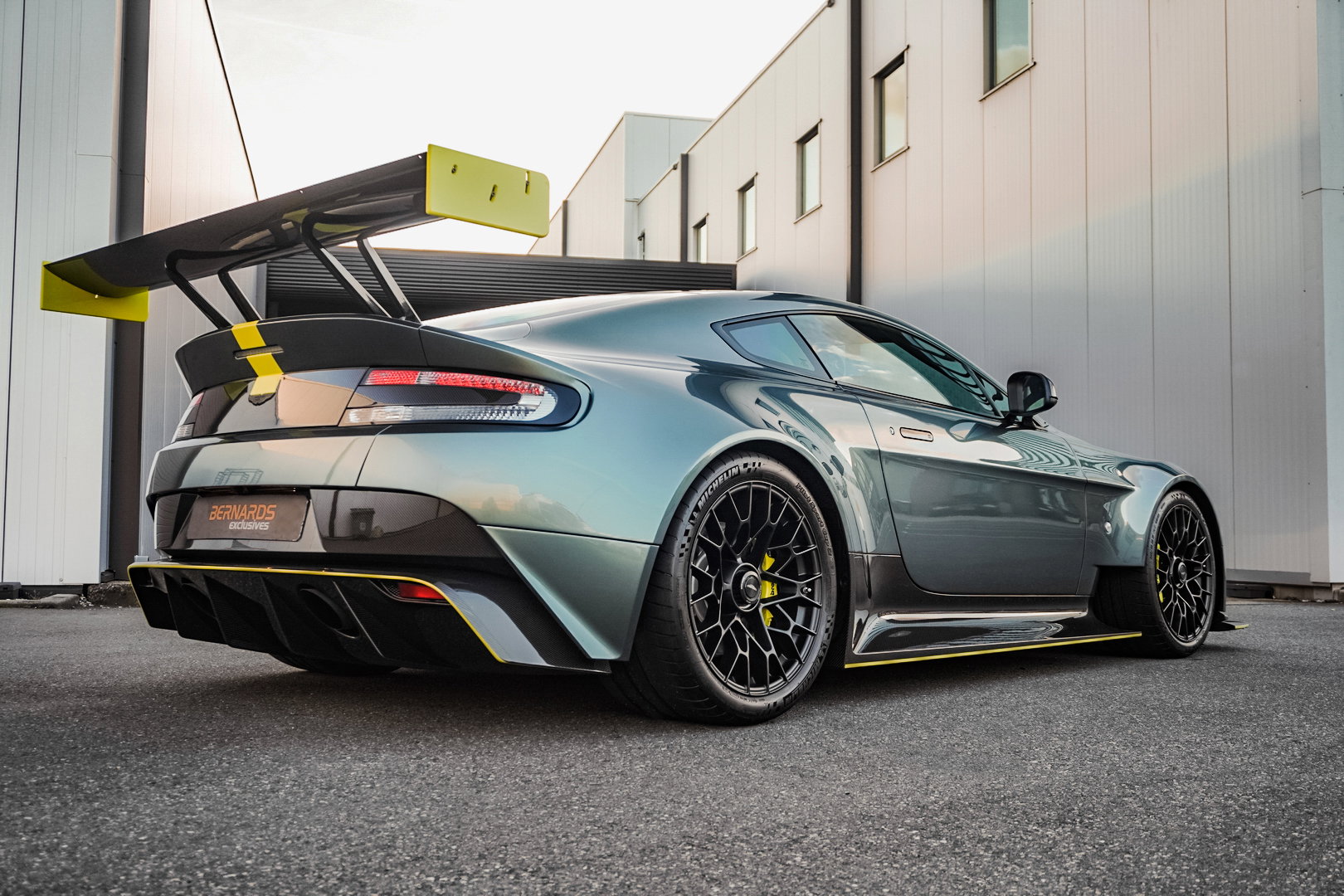 Aston Martin Vantage AMR Pro