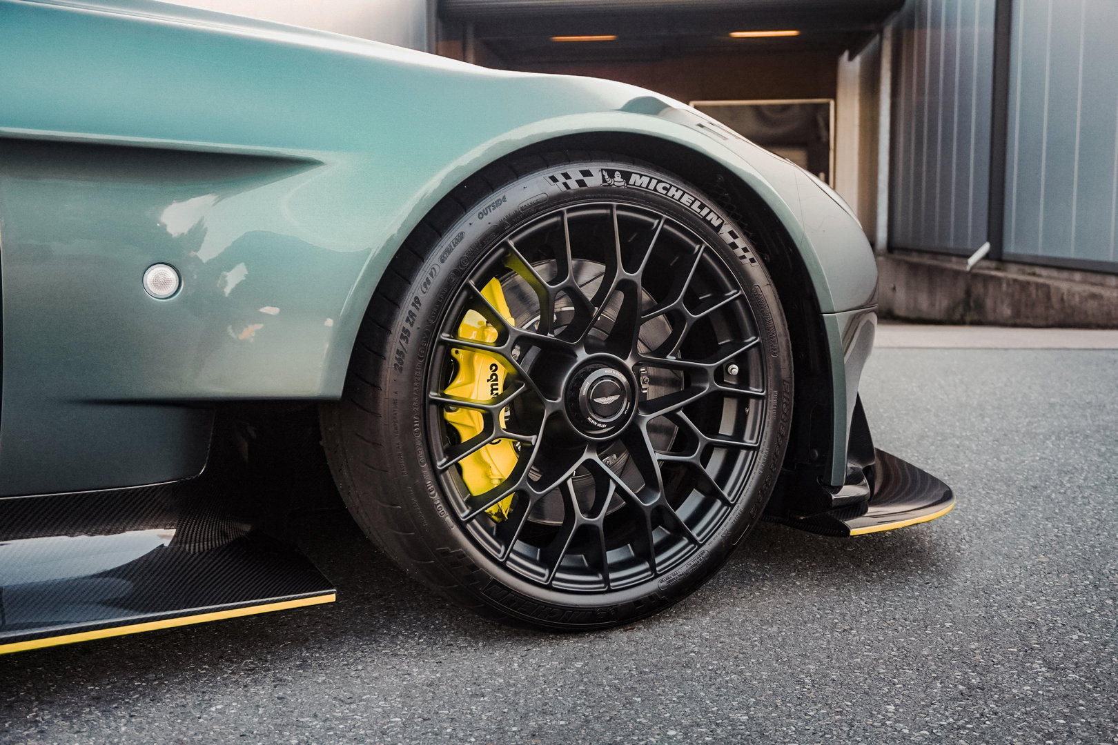 Aston Martin Vantage AMR Pro