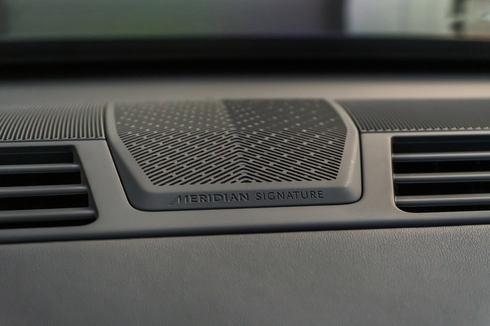 Land Rover Range Rover P550e Autobiography