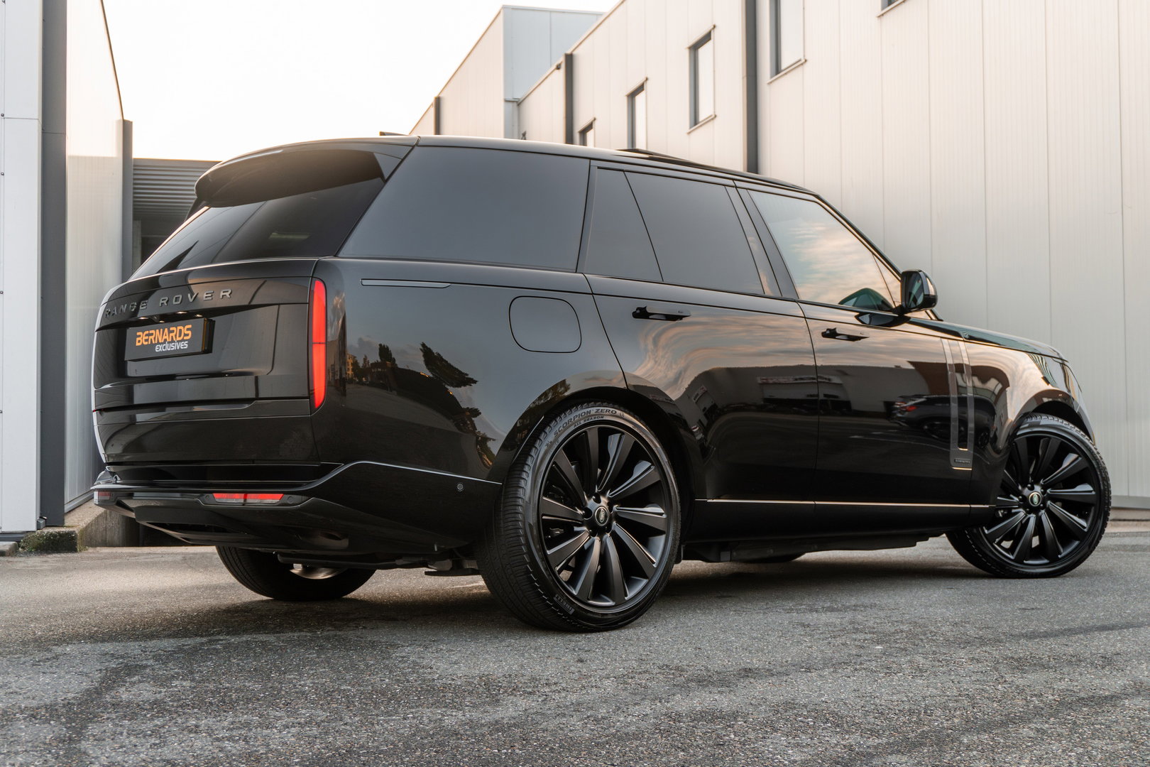 Land Rover Range Rover P550e Autobiography