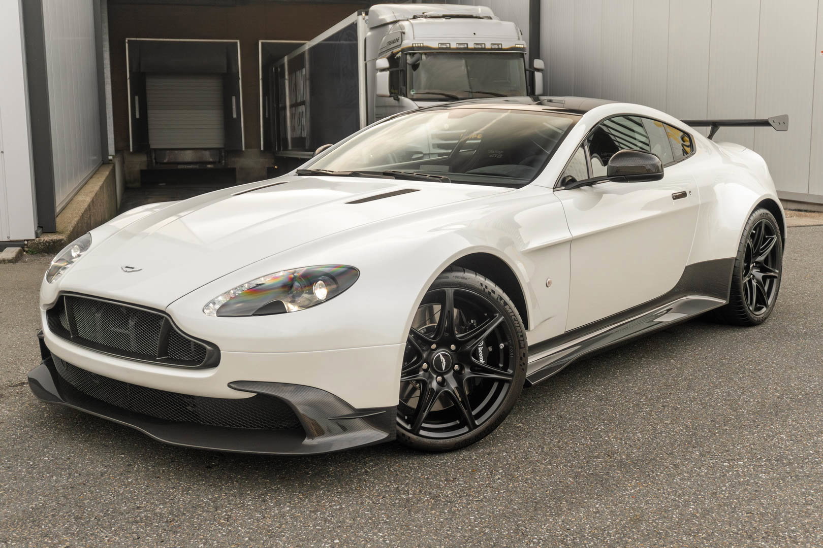 Aston Martin Vantage GT8