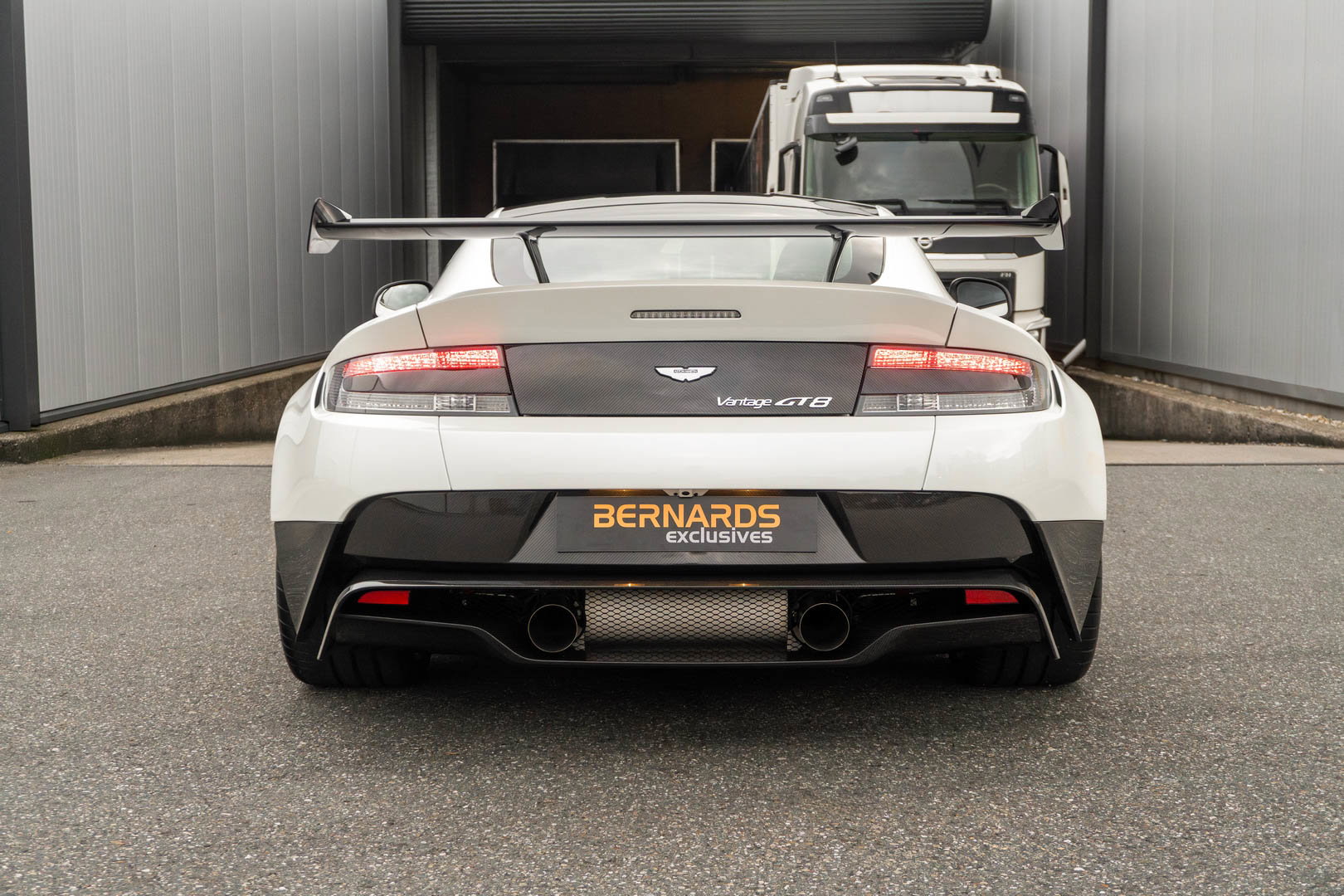 Aston Martin Vantage GT8