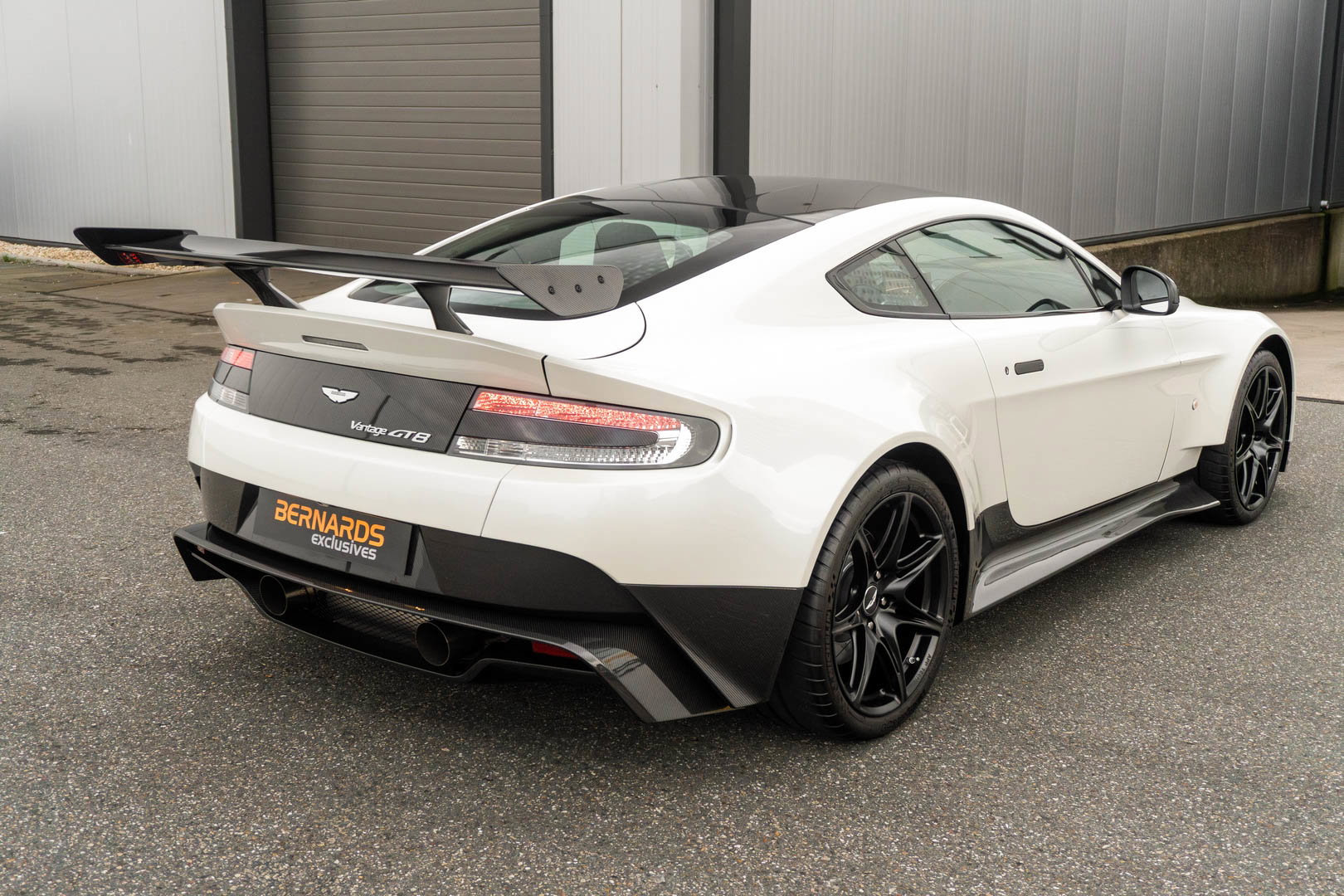 Aston Martin Vantage GT8