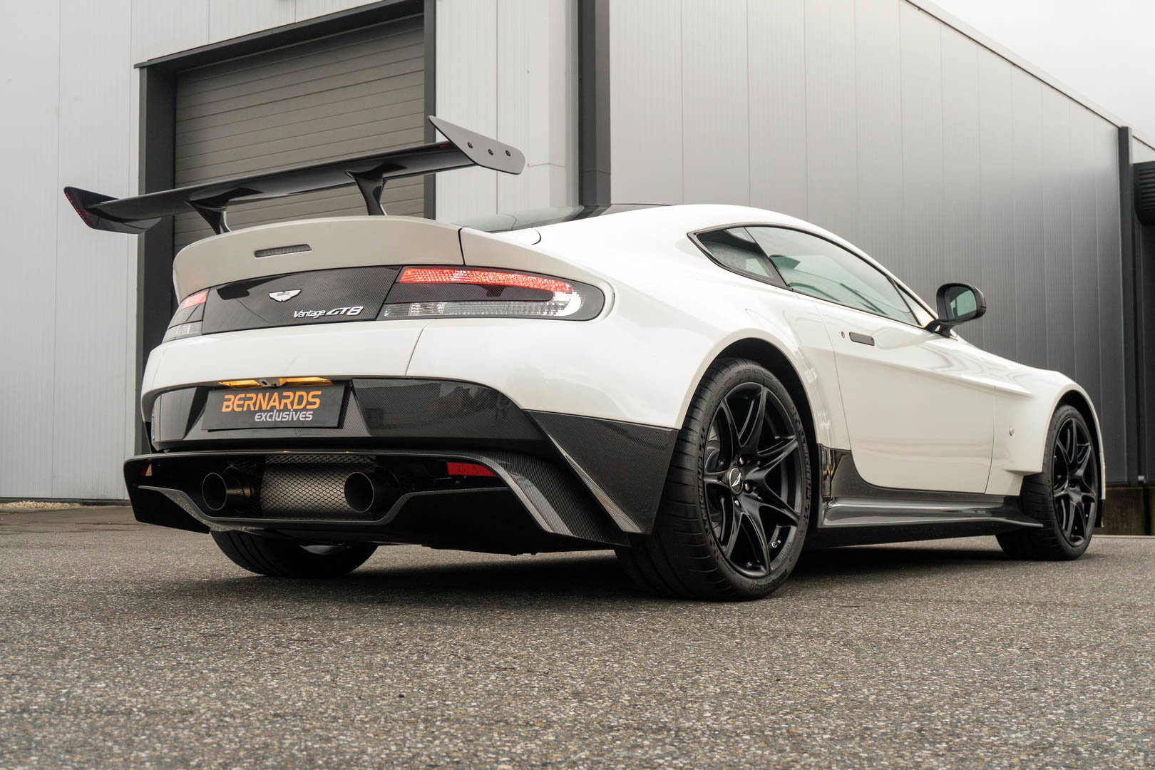 Aston Martin Vantage GT8