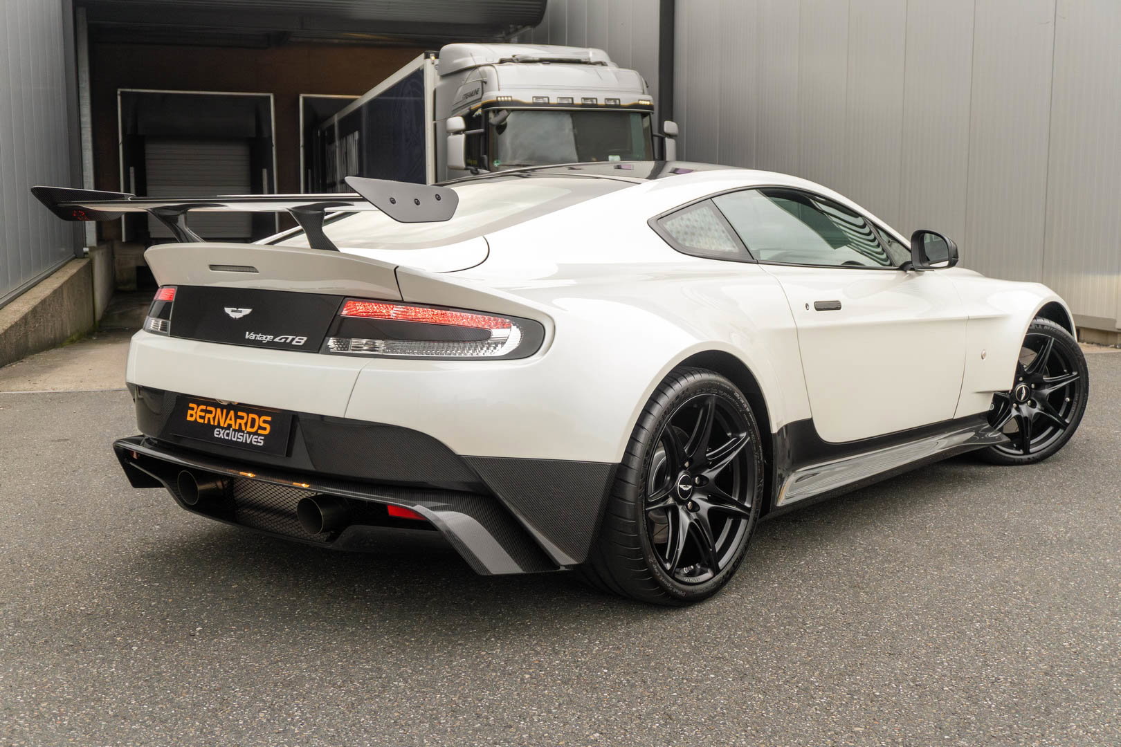 Aston Martin Vantage GT8