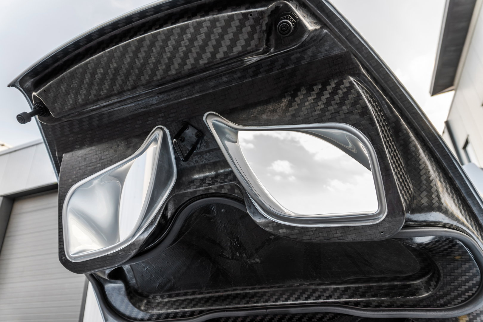 McLaren P1
