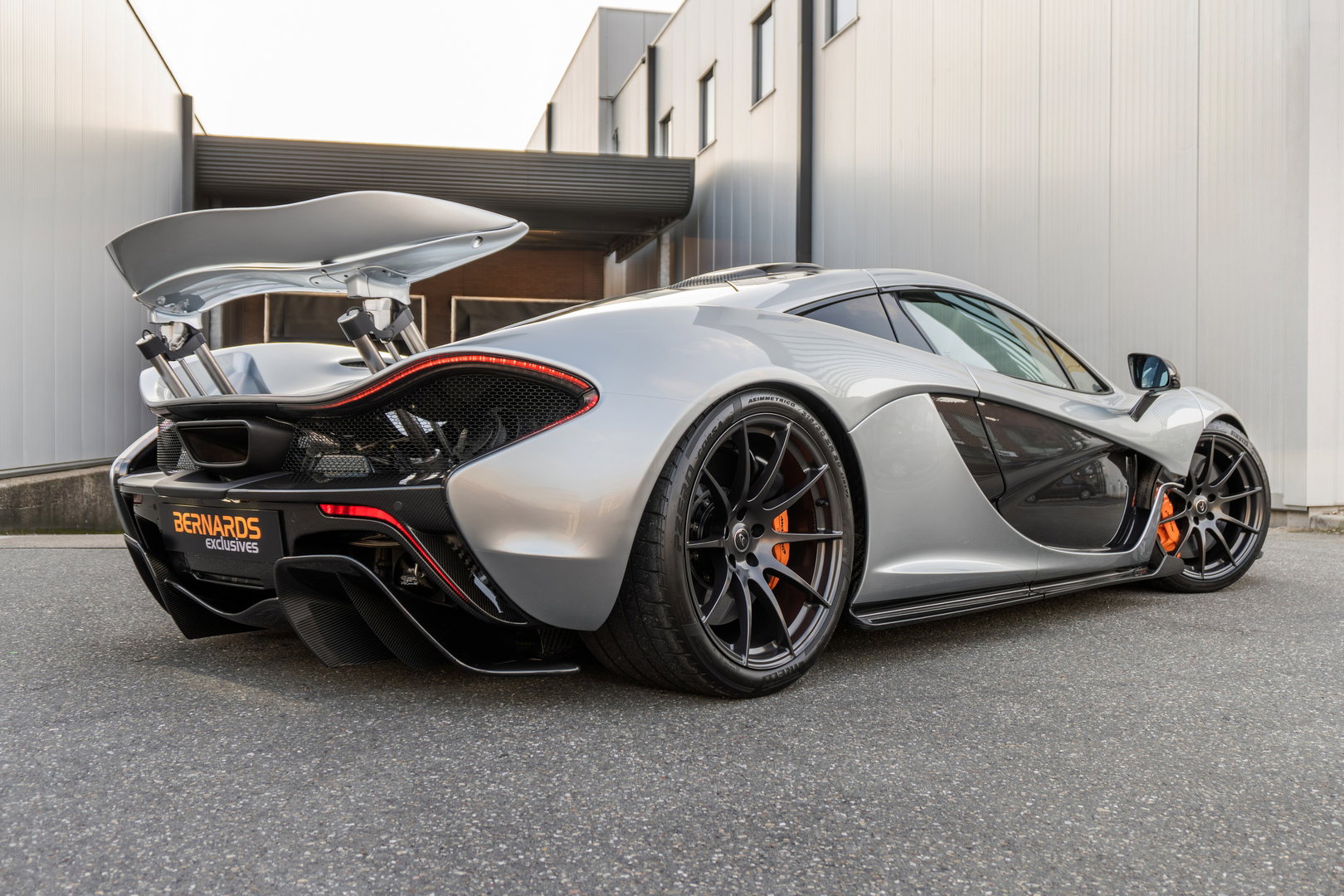 McLaren P1