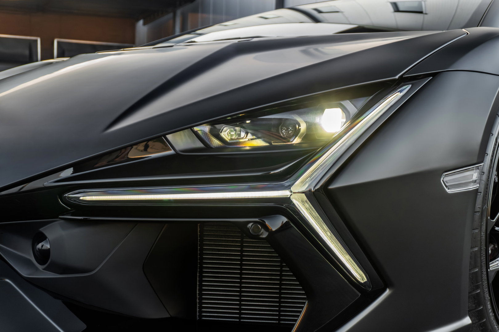 Lamborghini Revuelto