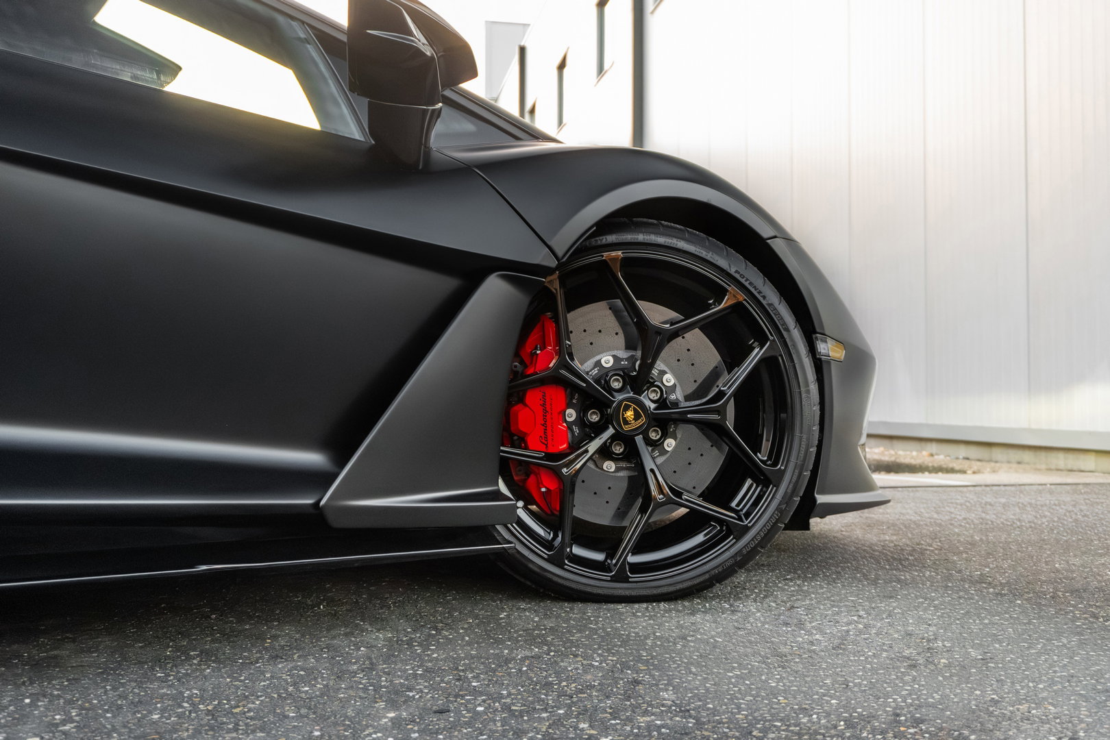 Lamborghini Revuelto