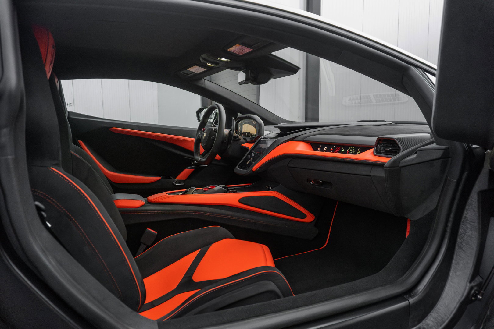 Lamborghini Revuelto