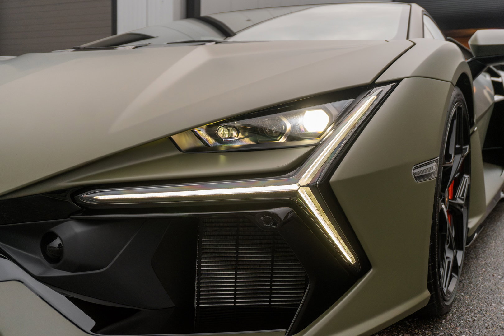 Lamborghini Revuelto