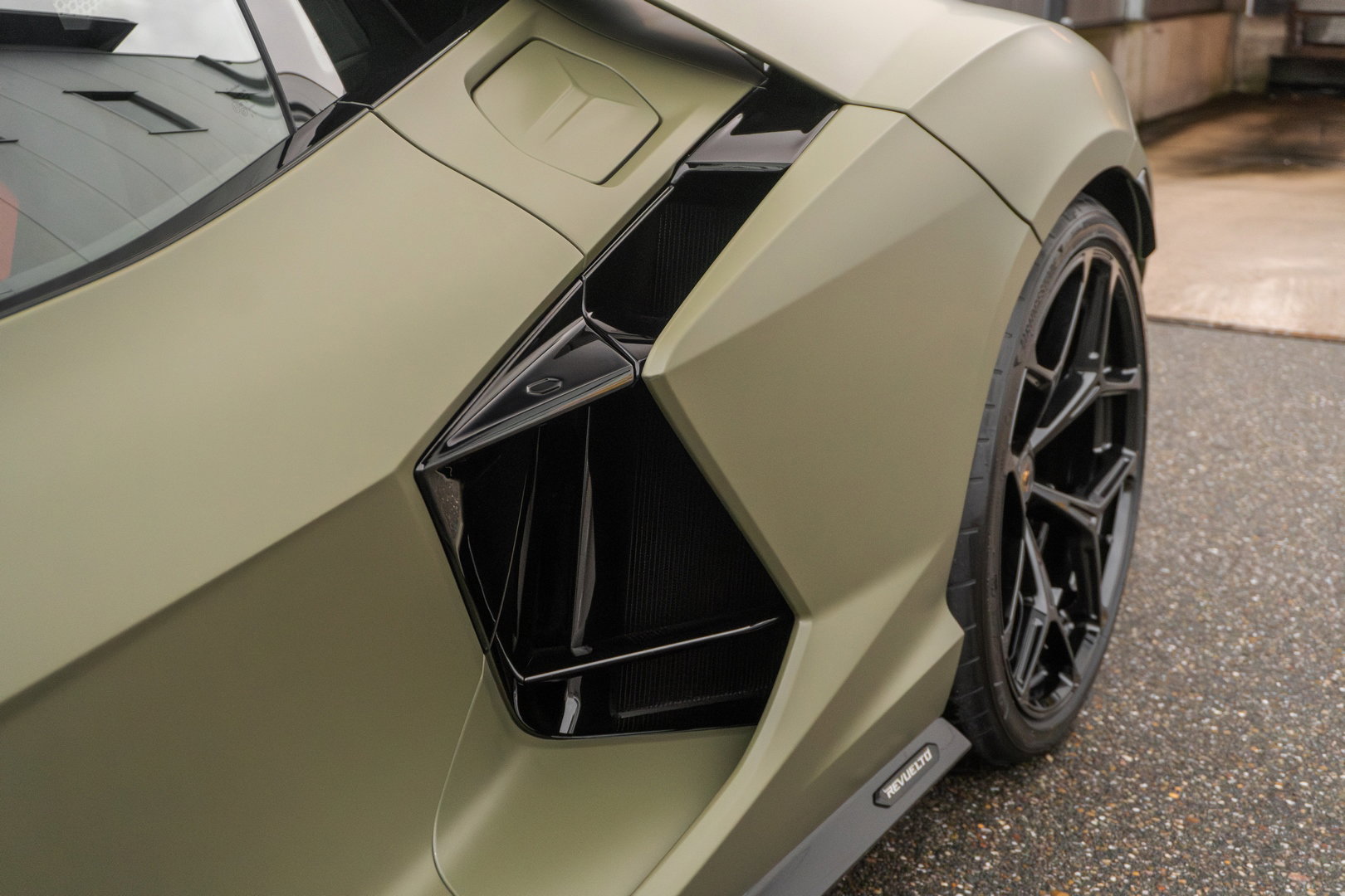 Lamborghini Revuelto