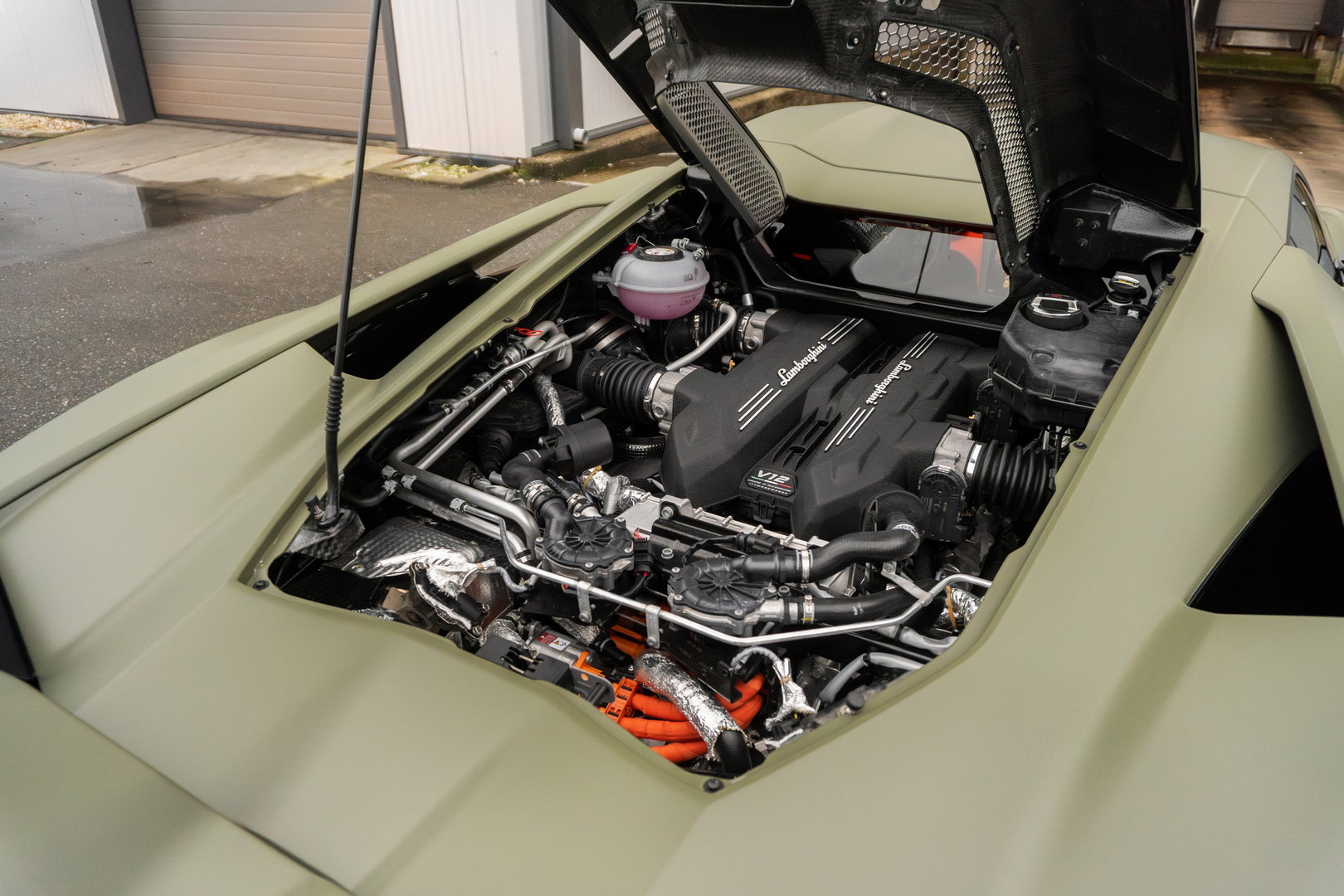 Lamborghini Revuelto