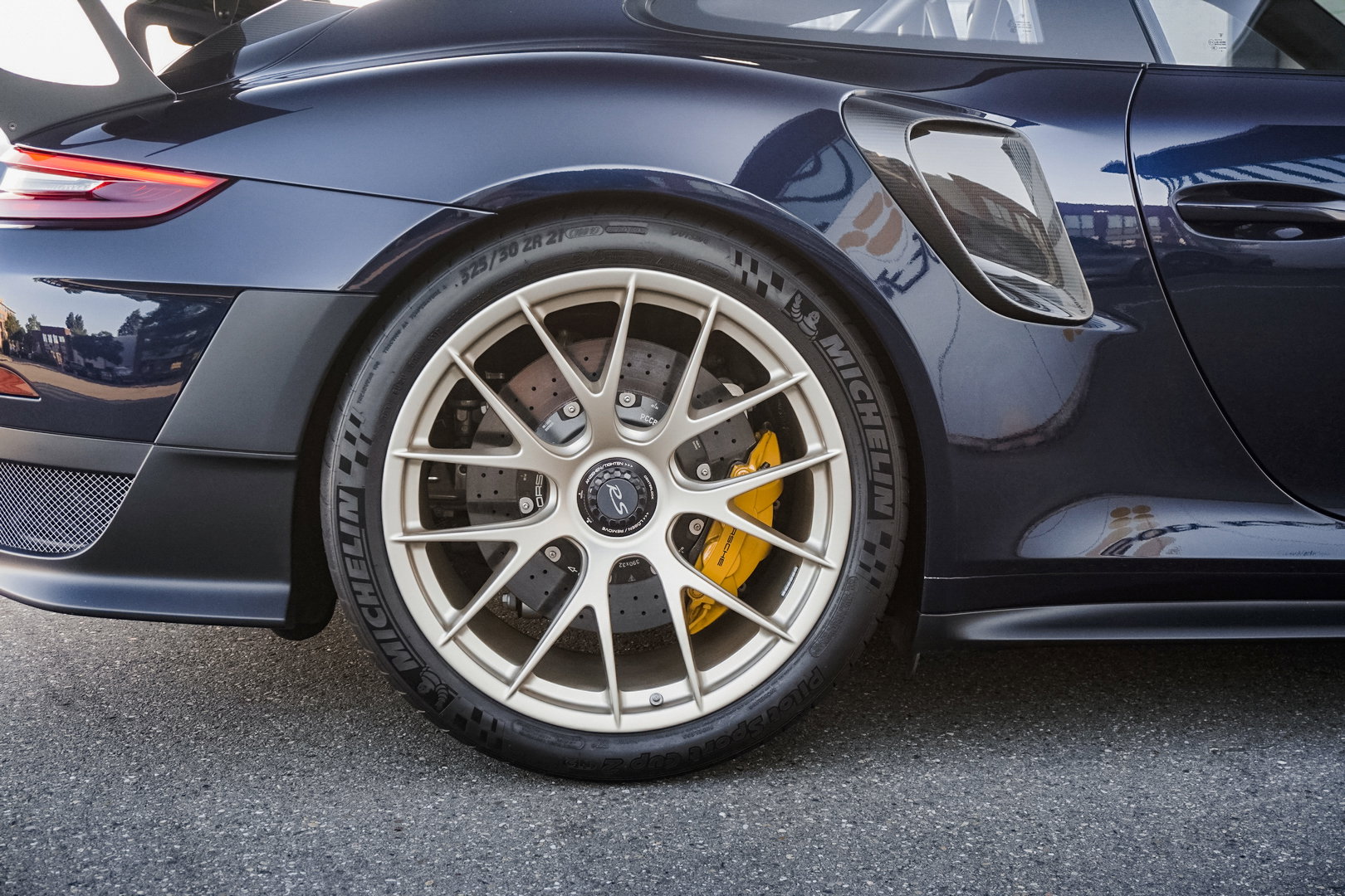 Porsche 911 (991.2) GT2 RS Weissach