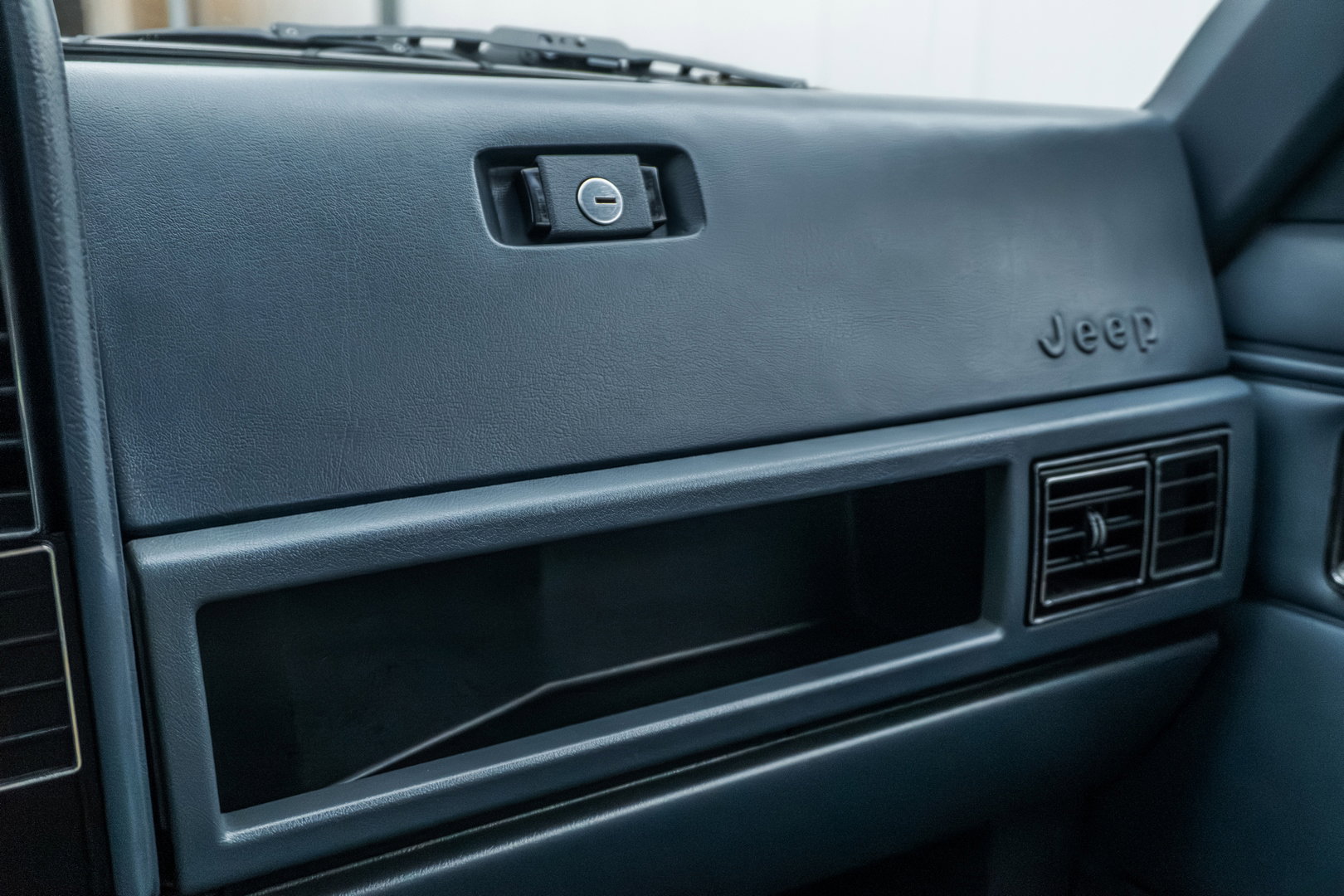 Jeep Wagoneer