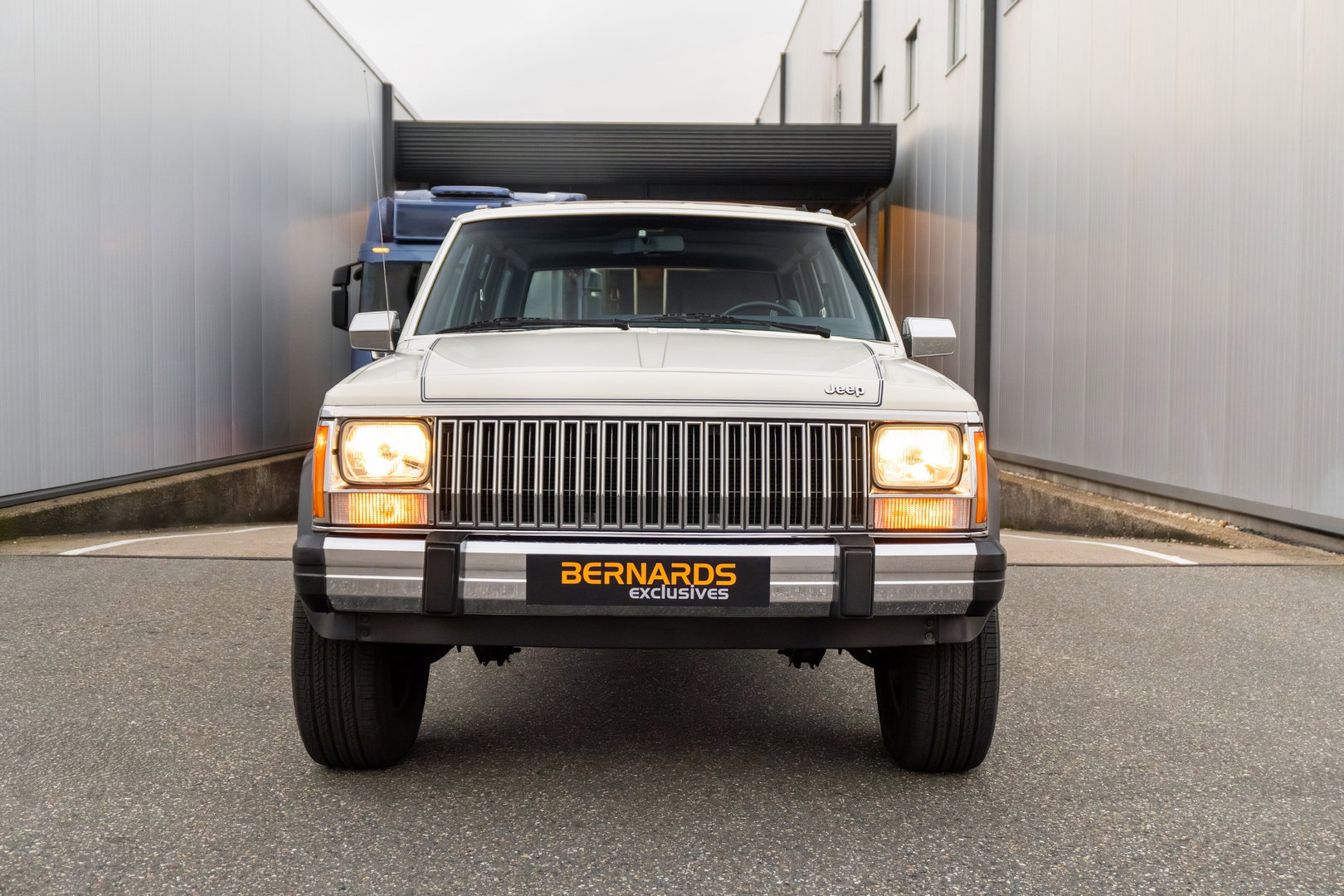 Jeep Wagoneer