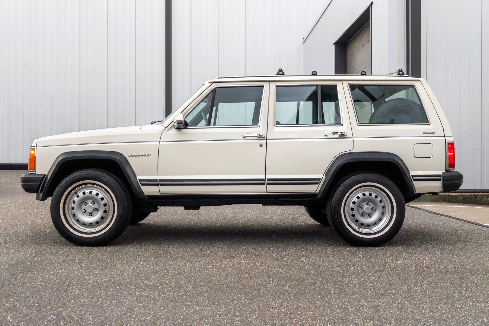 Jeep Wagoneer