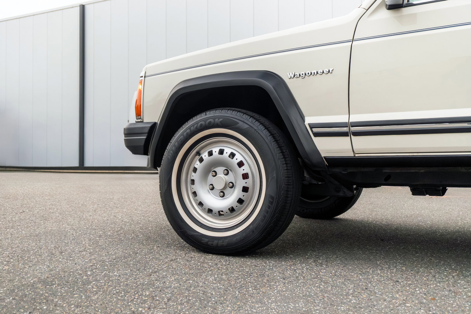 Jeep Wagoneer