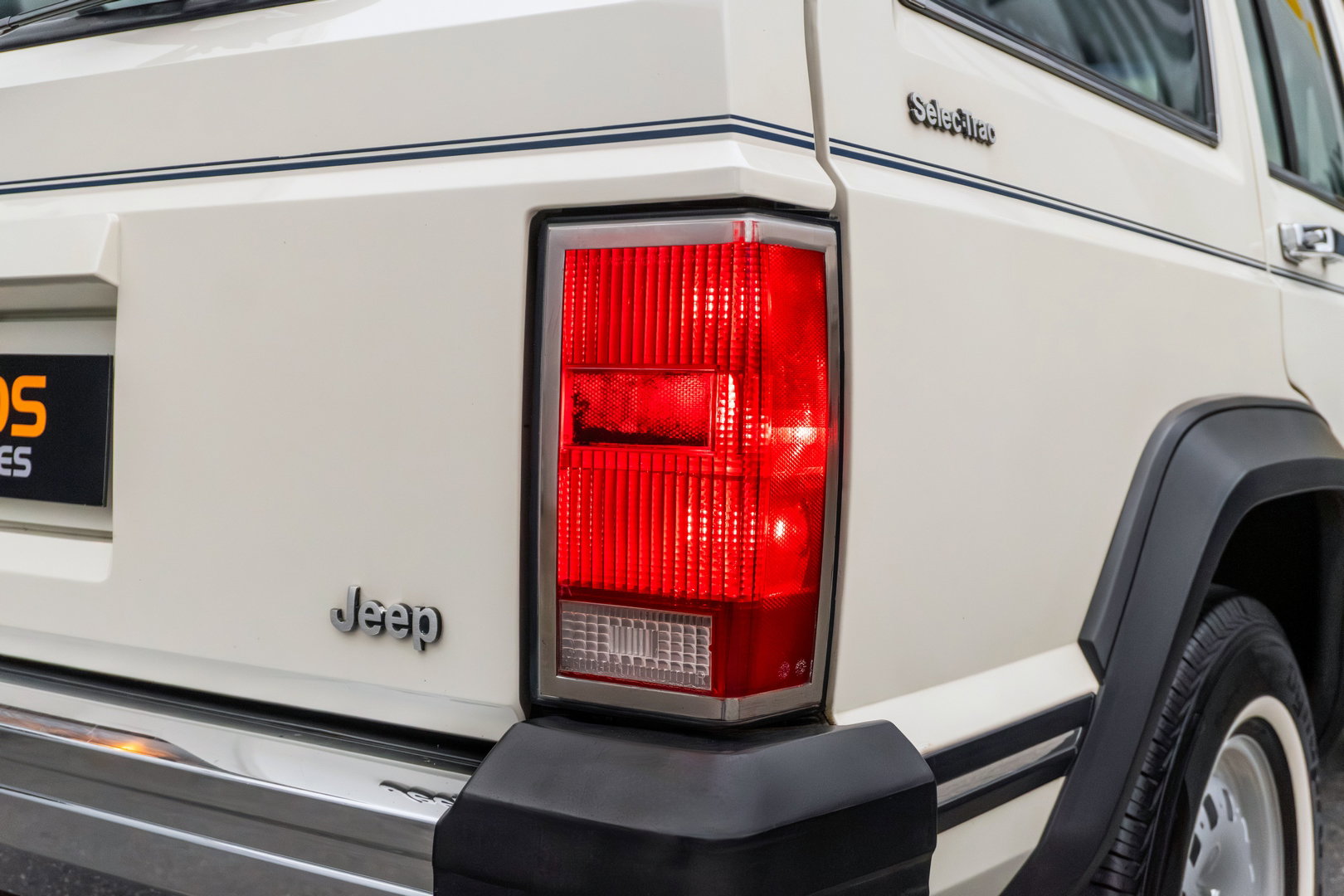 Jeep Wagoneer