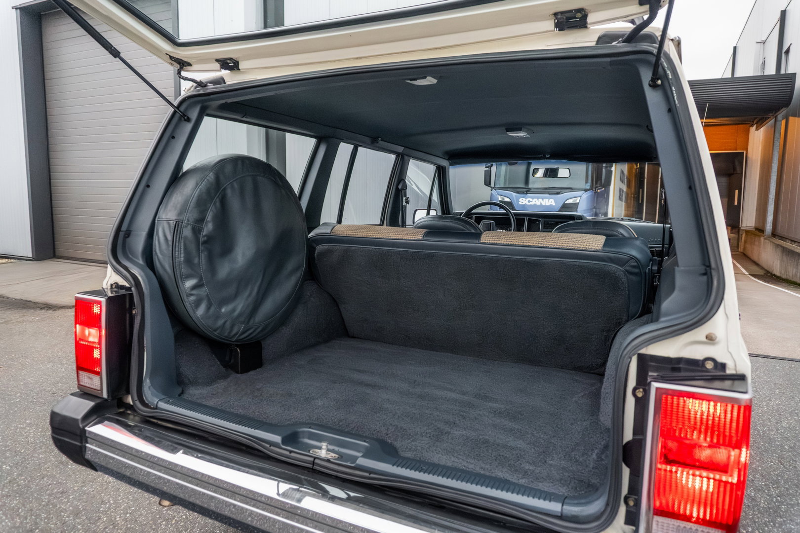 Jeep Wagoneer