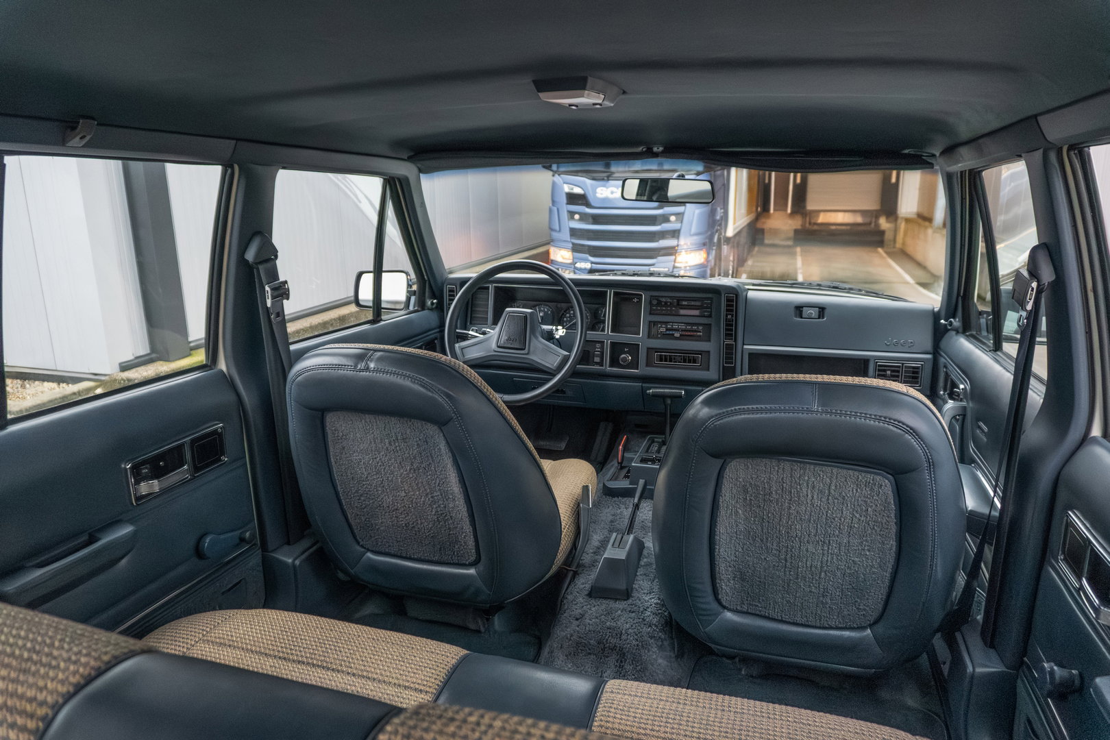 Jeep Wagoneer