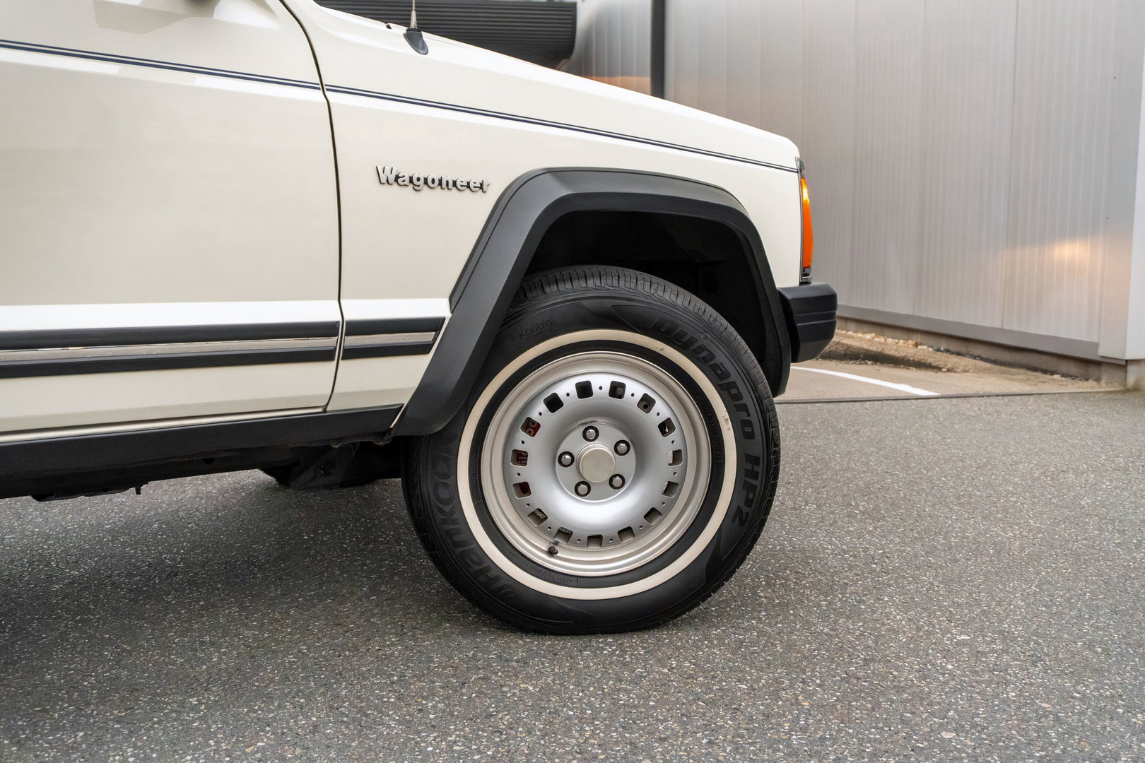 Jeep Wagoneer